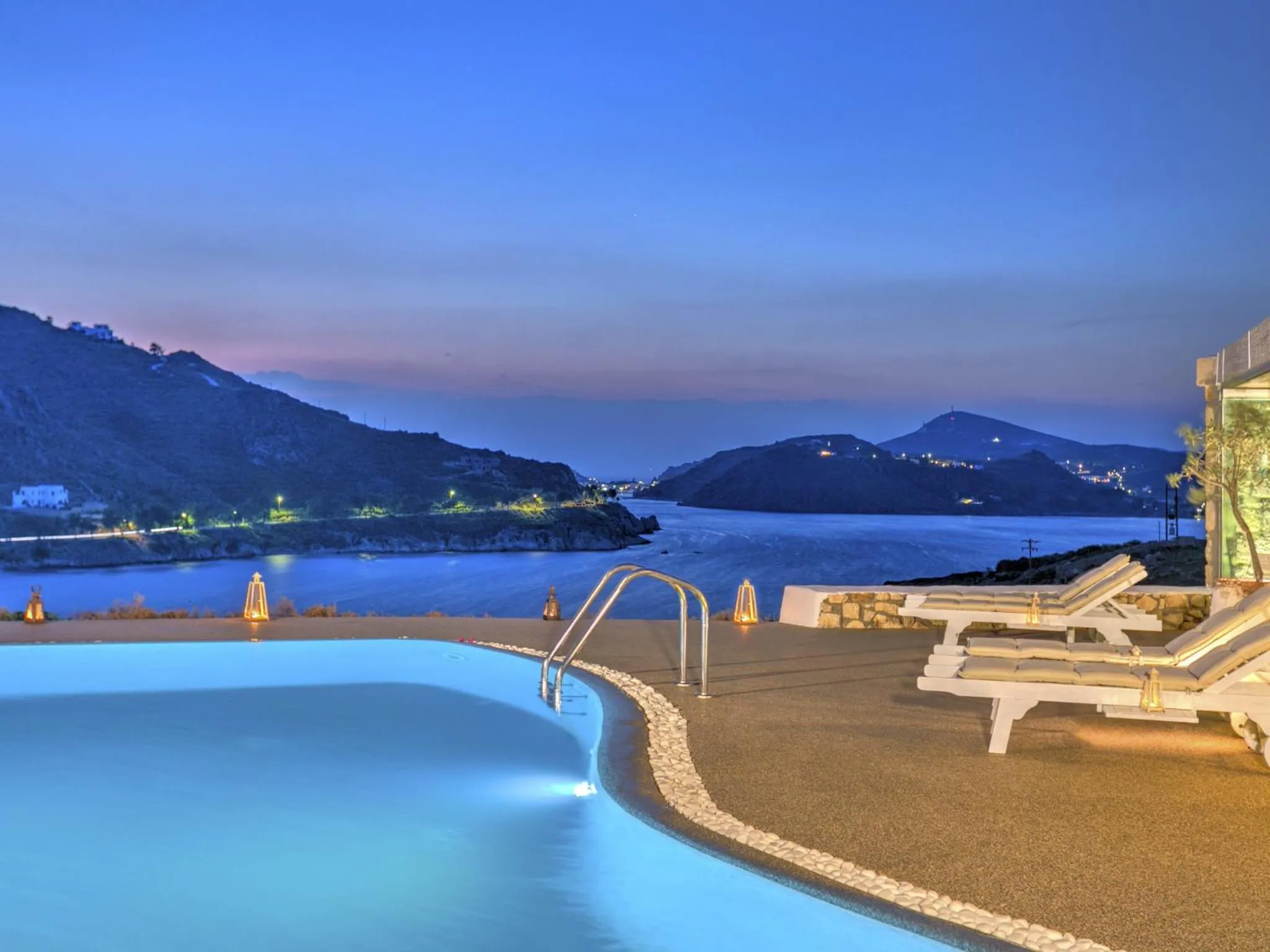 Swimming pool in Eirini Luxury Hotel Villas