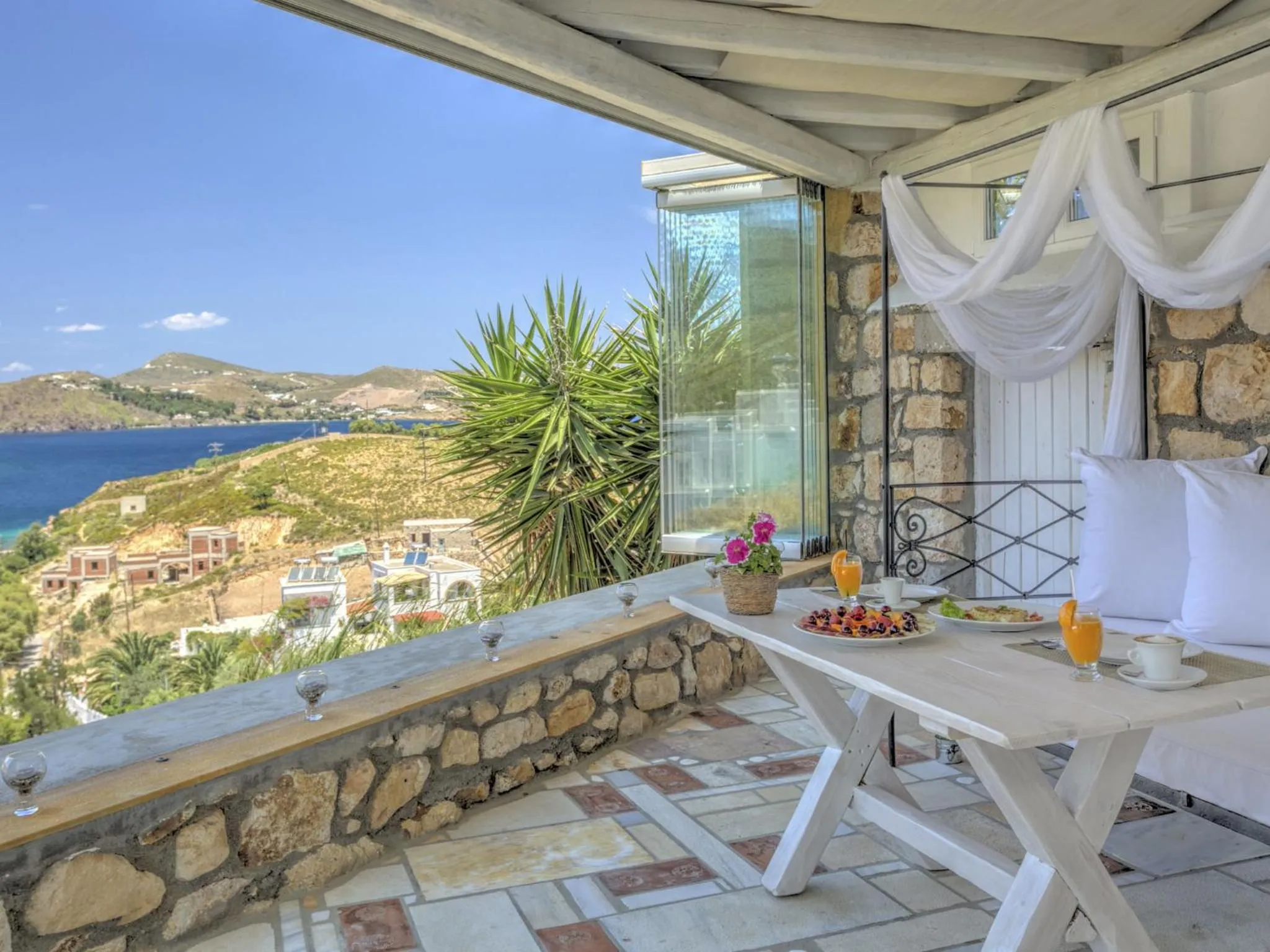 Restaurant/places to eat in Eirini Luxury Hotel Villas