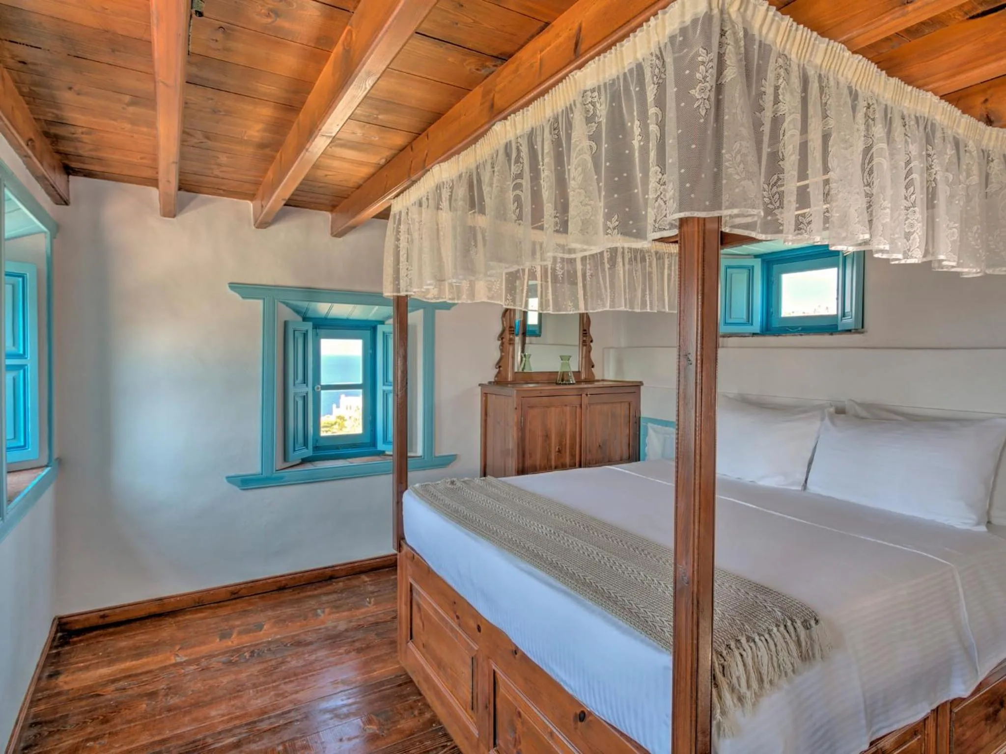 Bed in Eirini Luxury Hotel Villas