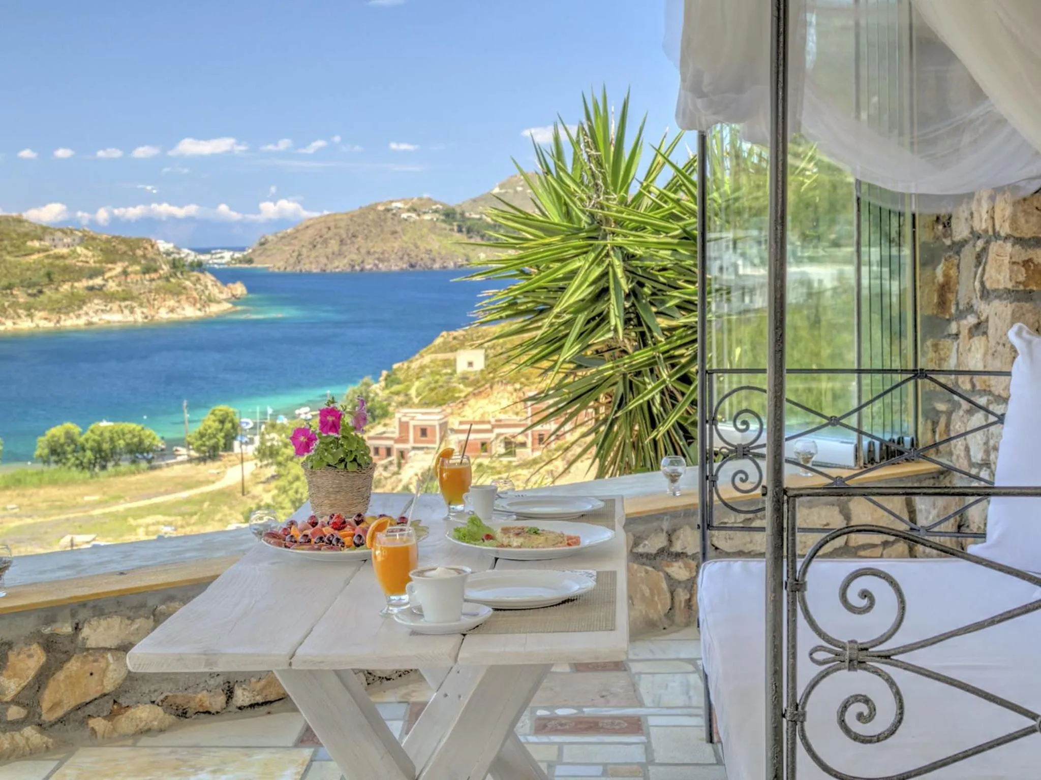 Restaurant/places to eat in Eirini Luxury Hotel Villas