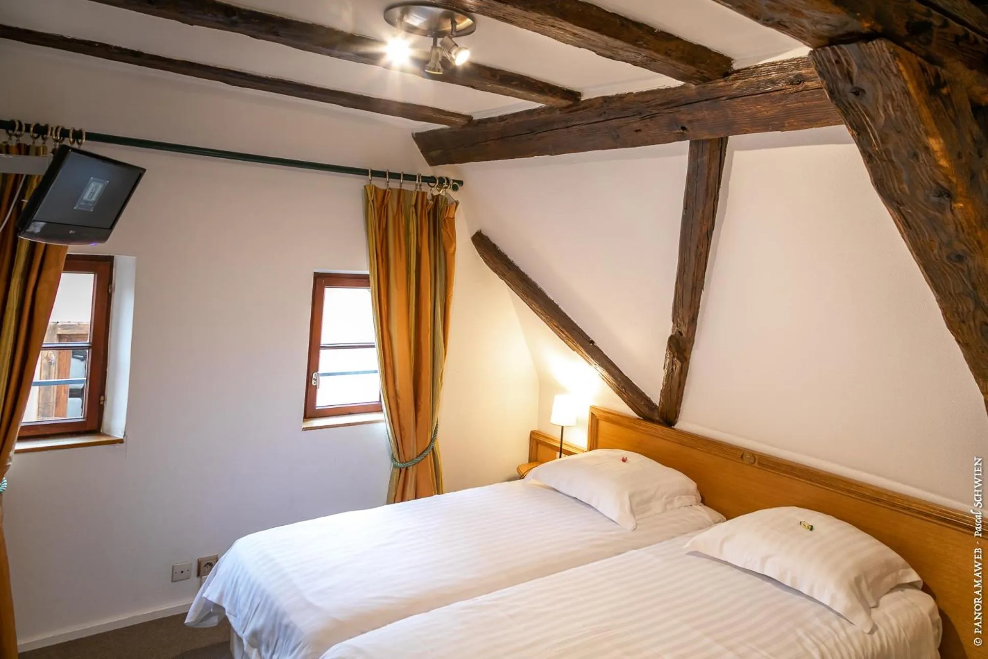 Photo of the whole room, Bed in Hôtel le Saint Nicolas