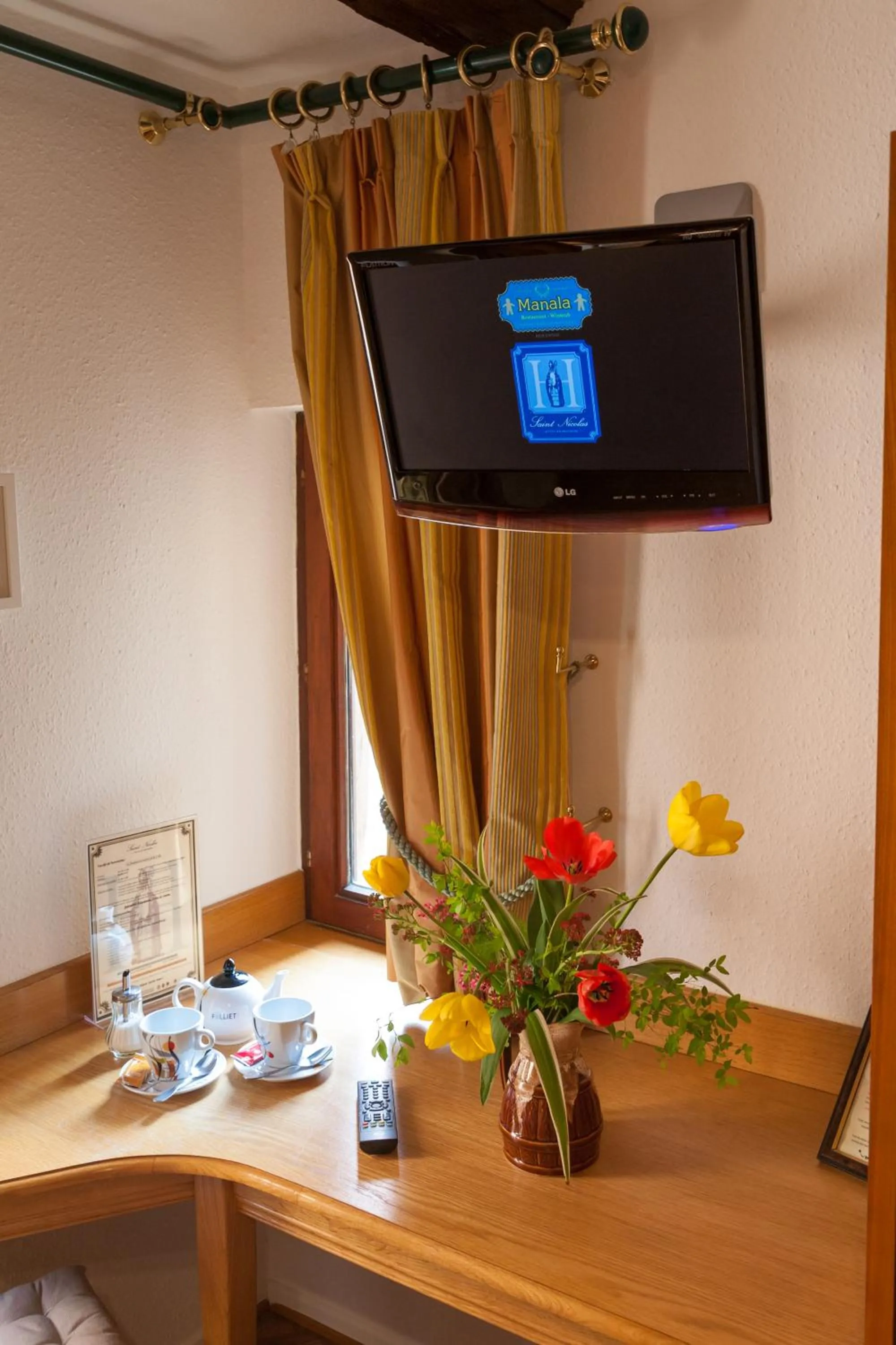 TV and multimedia in Hôtel le Saint Nicolas