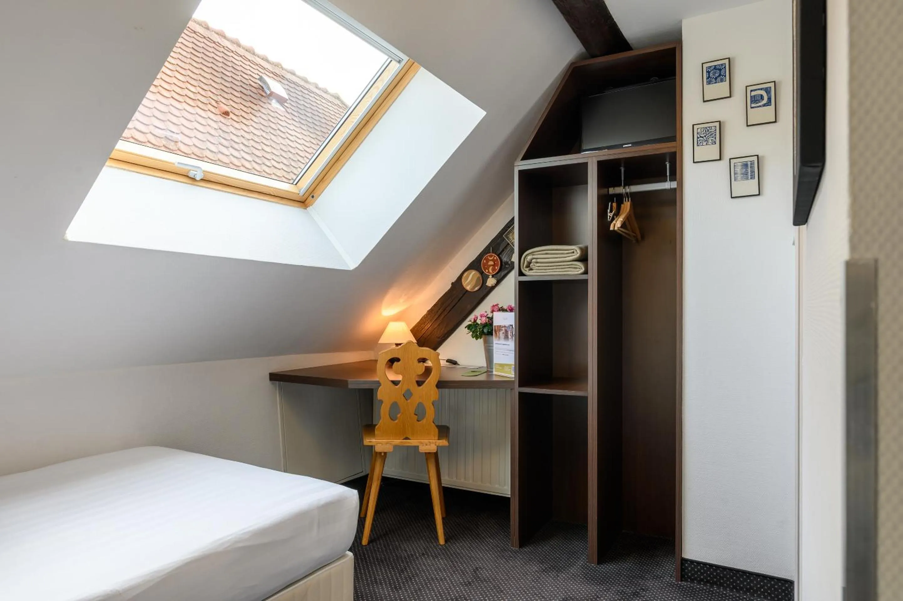 Photo of the whole room, Bed in Hôtel le Saint Nicolas