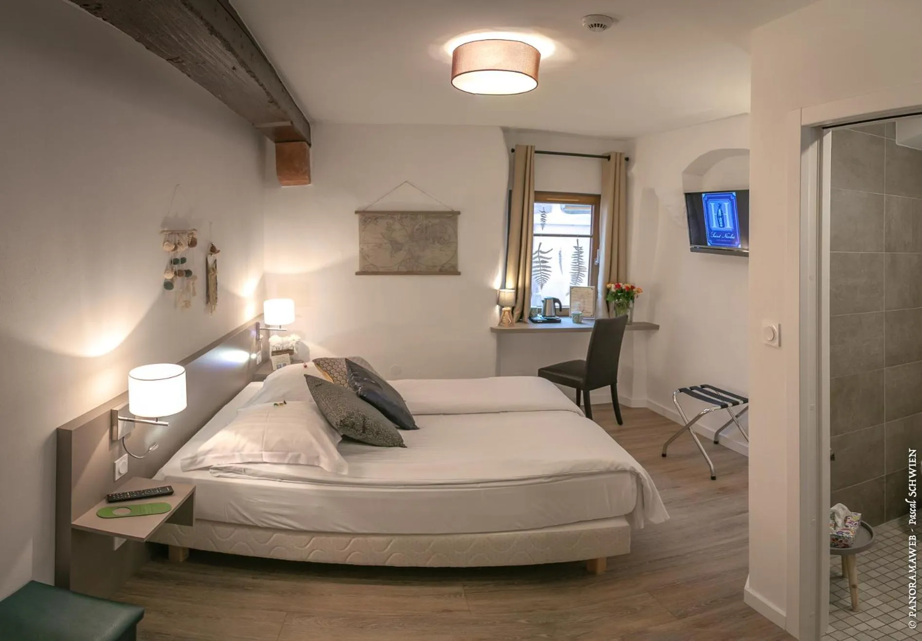 Photo of the whole room, Bed in Hôtel le Saint Nicolas