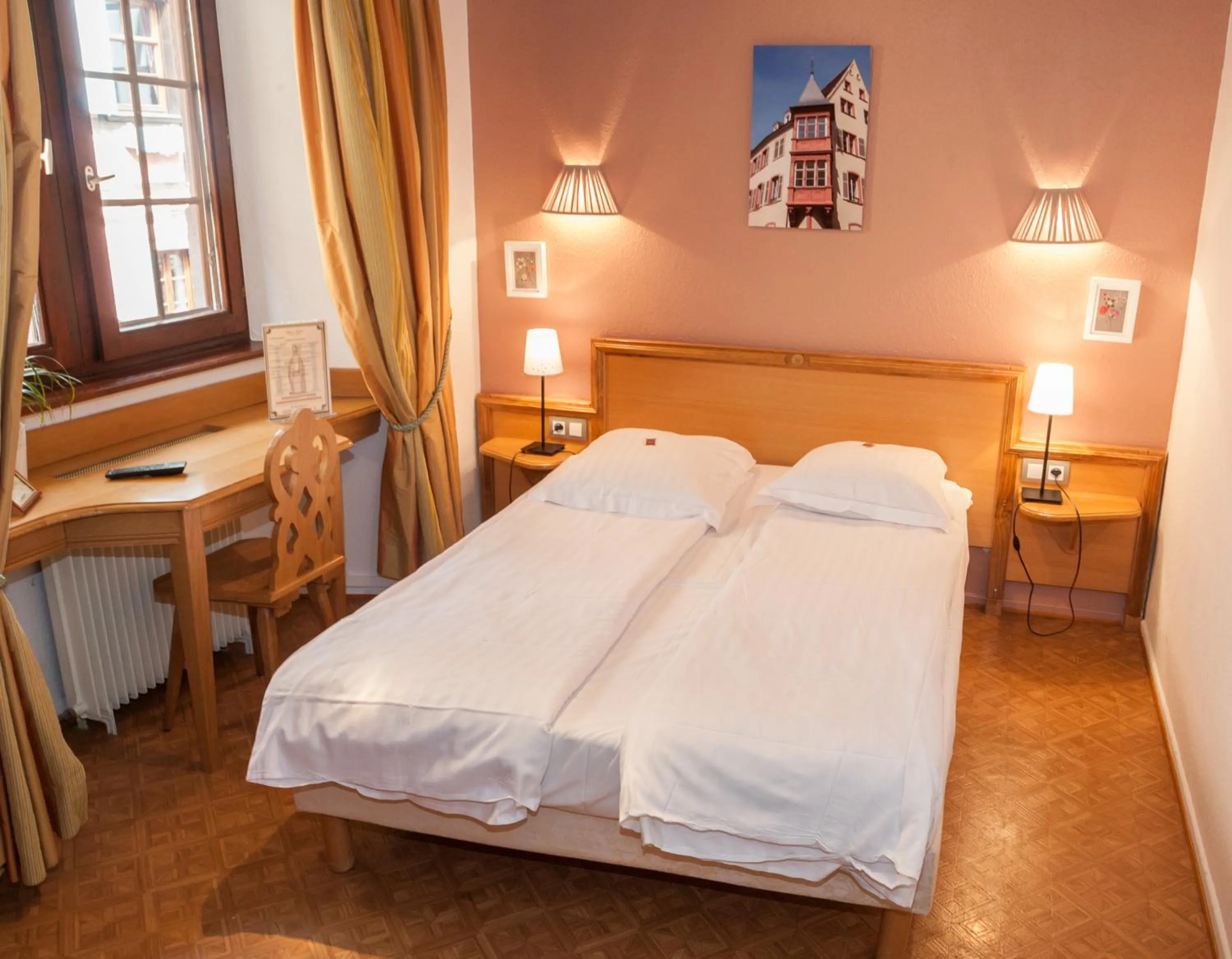 Photo of the whole room, Bed in Hôtel le Saint Nicolas