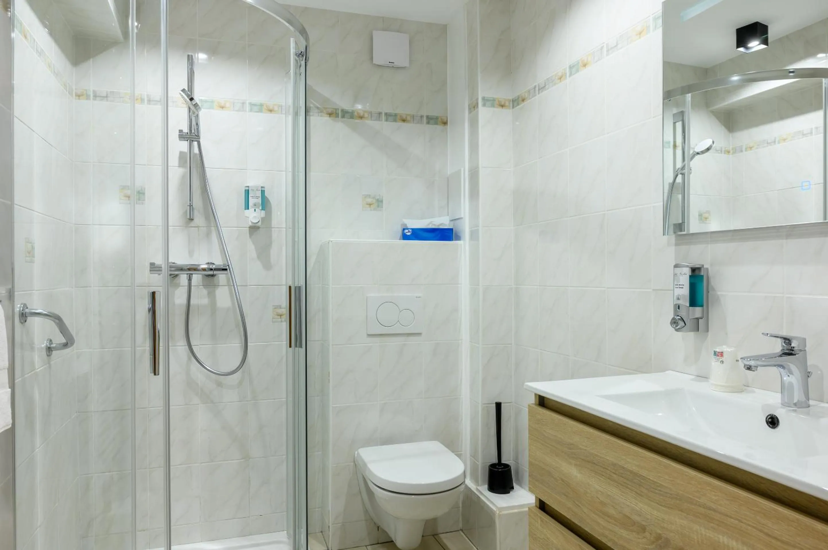 Bathroom in Hôtel le Saint Nicolas