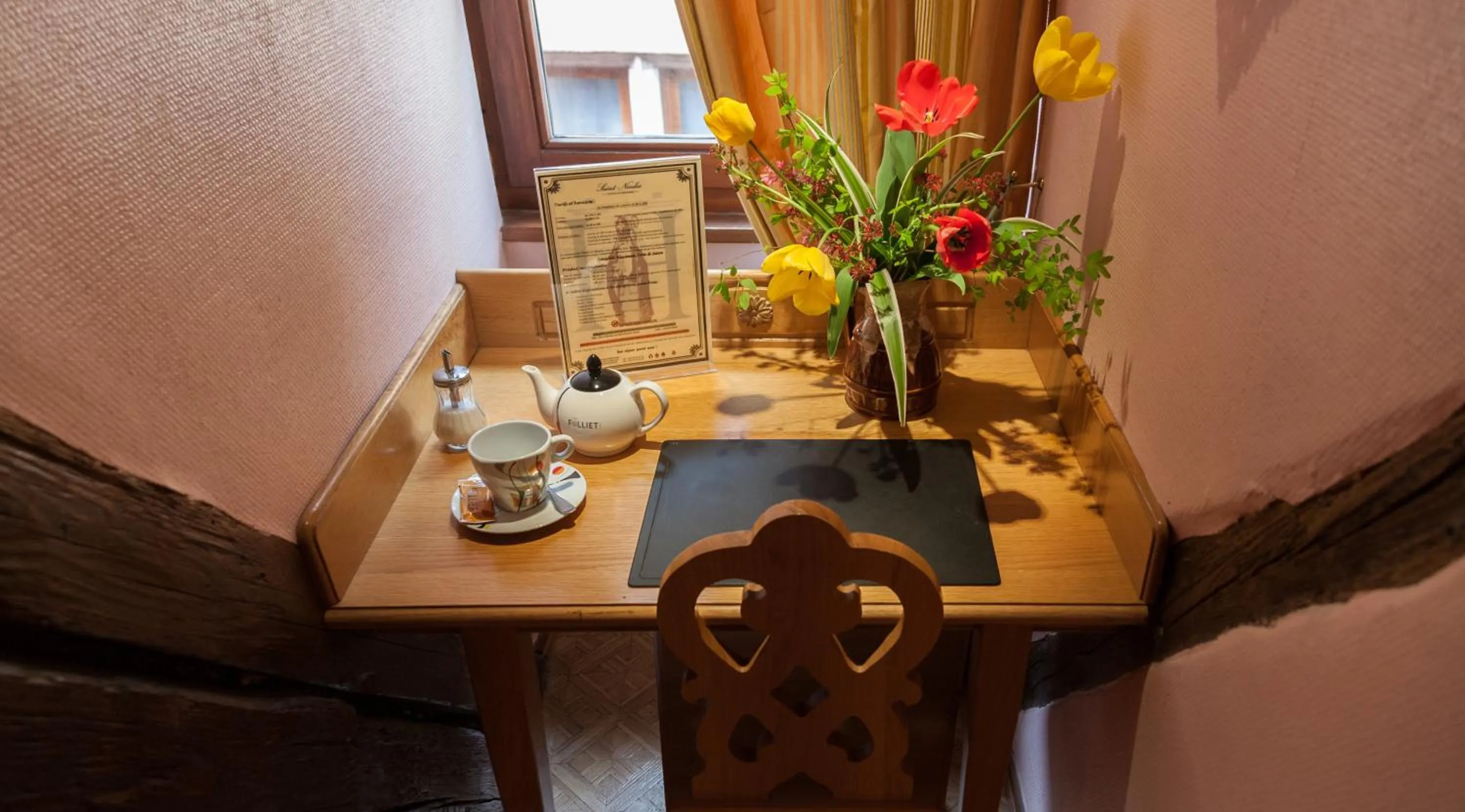 Seating area in Hôtel le Saint Nicolas
