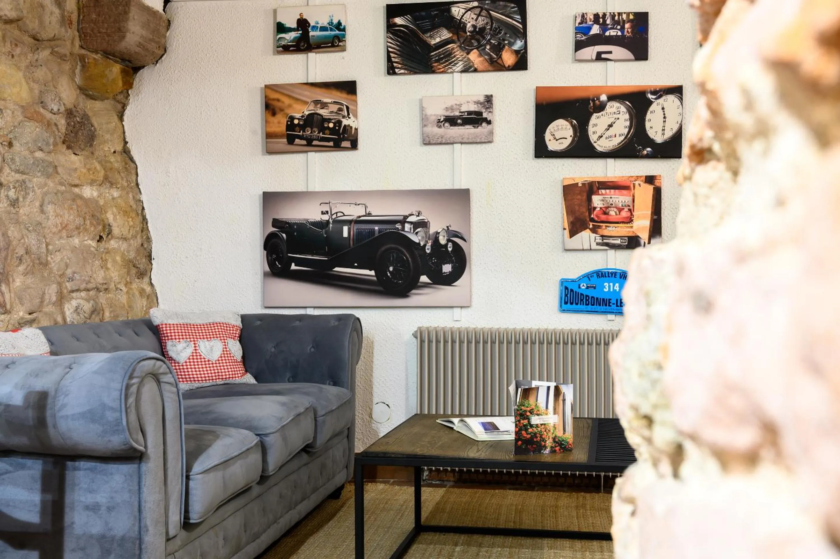 Lounge or bar in Hôtel le Saint Nicolas