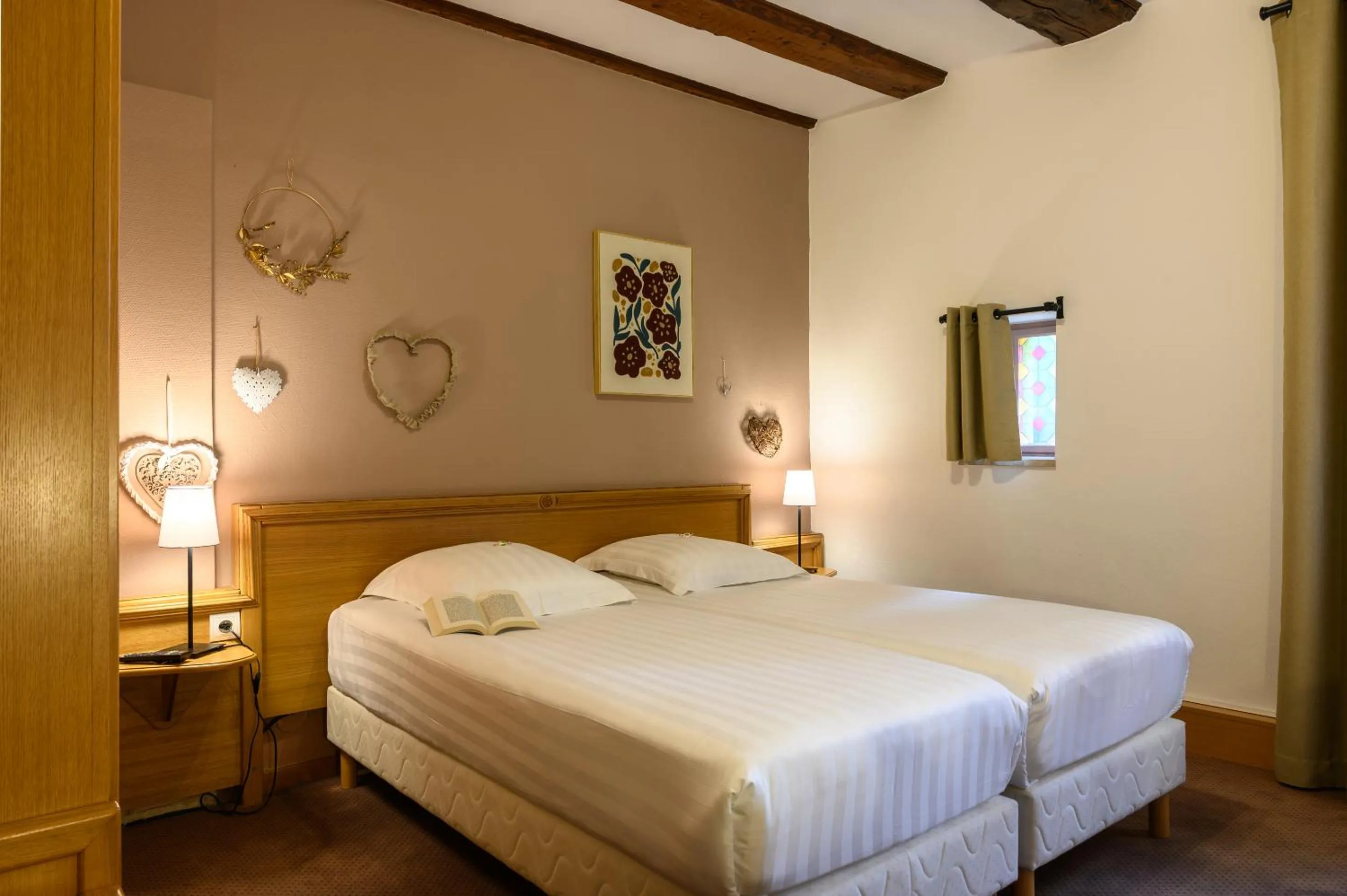 Bed in Hôtel le Saint Nicolas