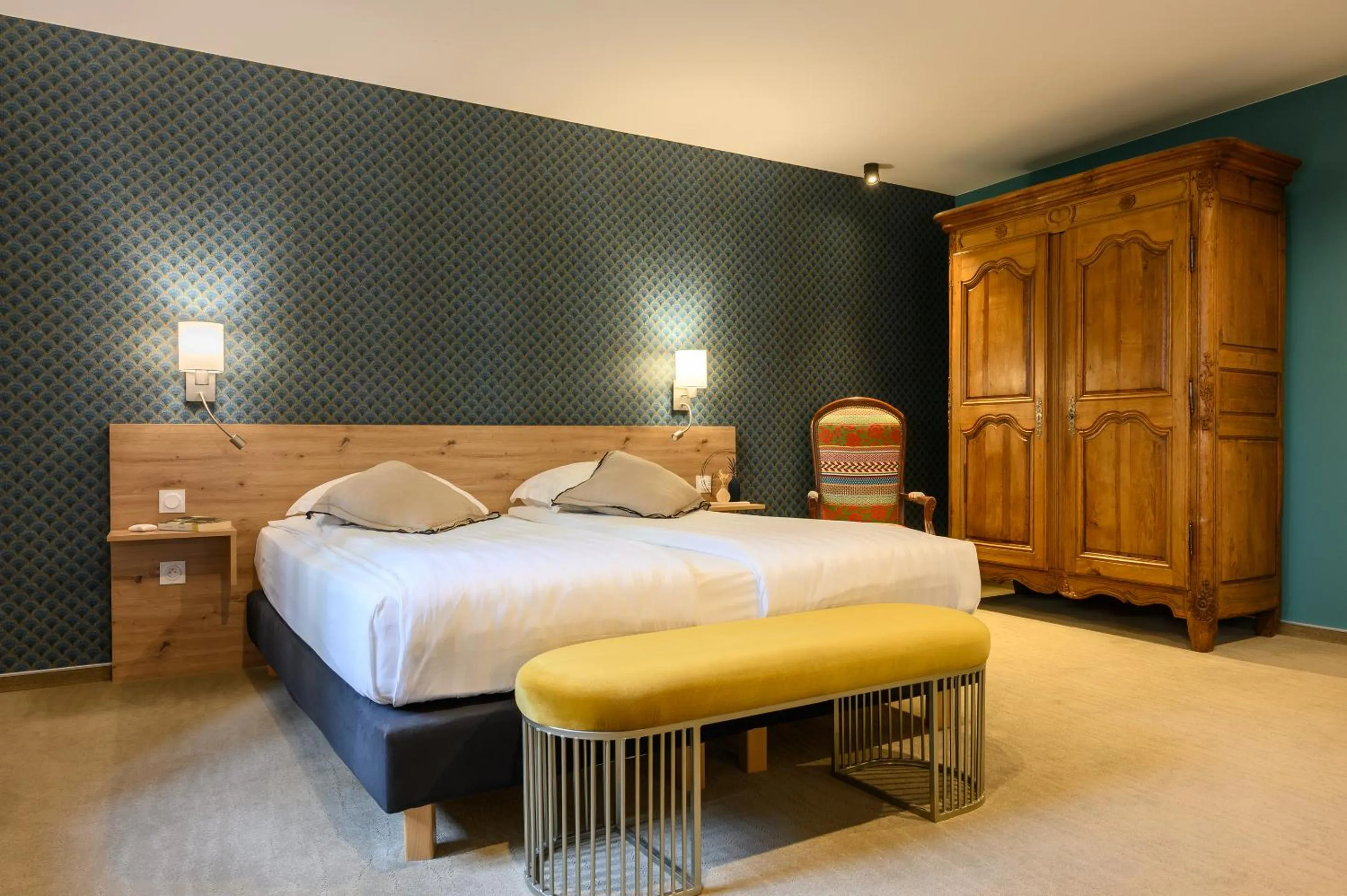 Bedroom, Bed in Hôtel le Saint Nicolas