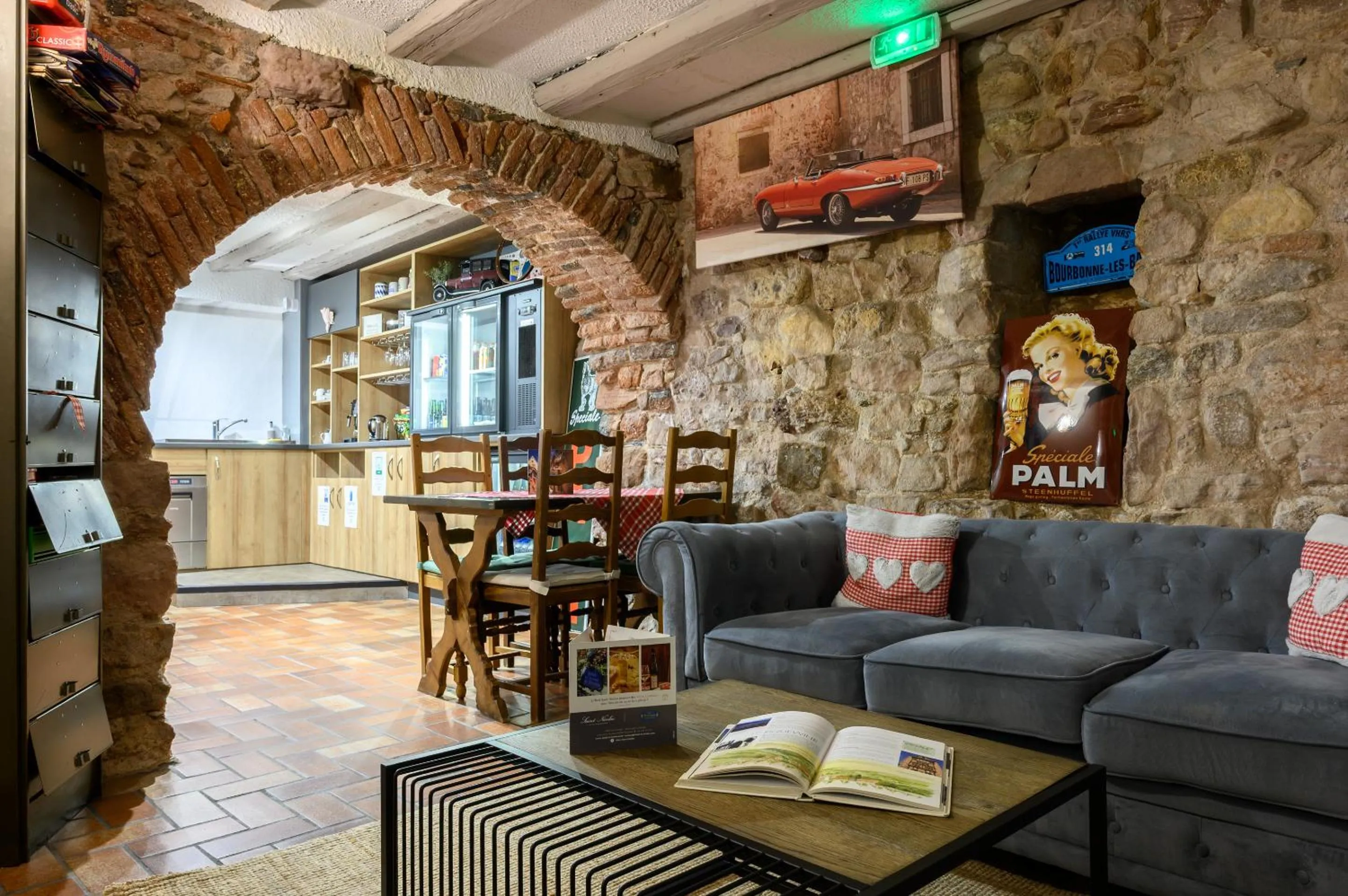 Lounge or bar in Hôtel le Saint Nicolas