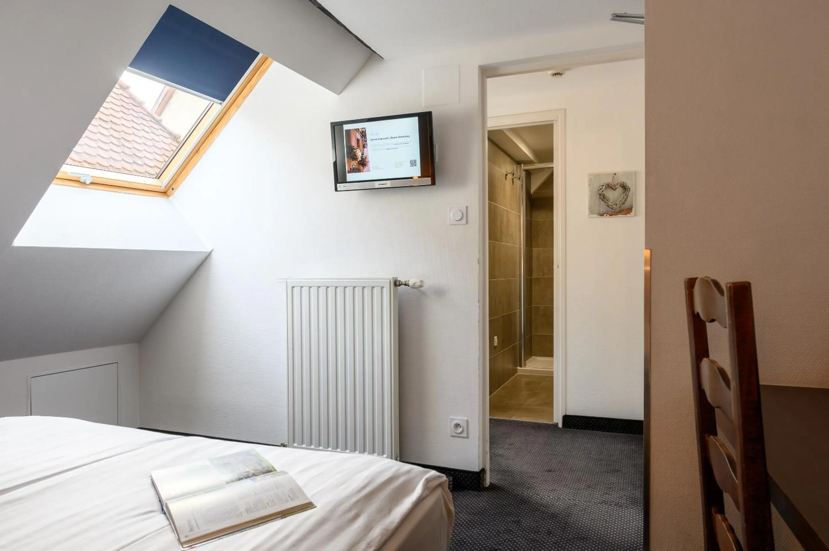 Photo of the whole room, Bed in Hôtel le Saint Nicolas