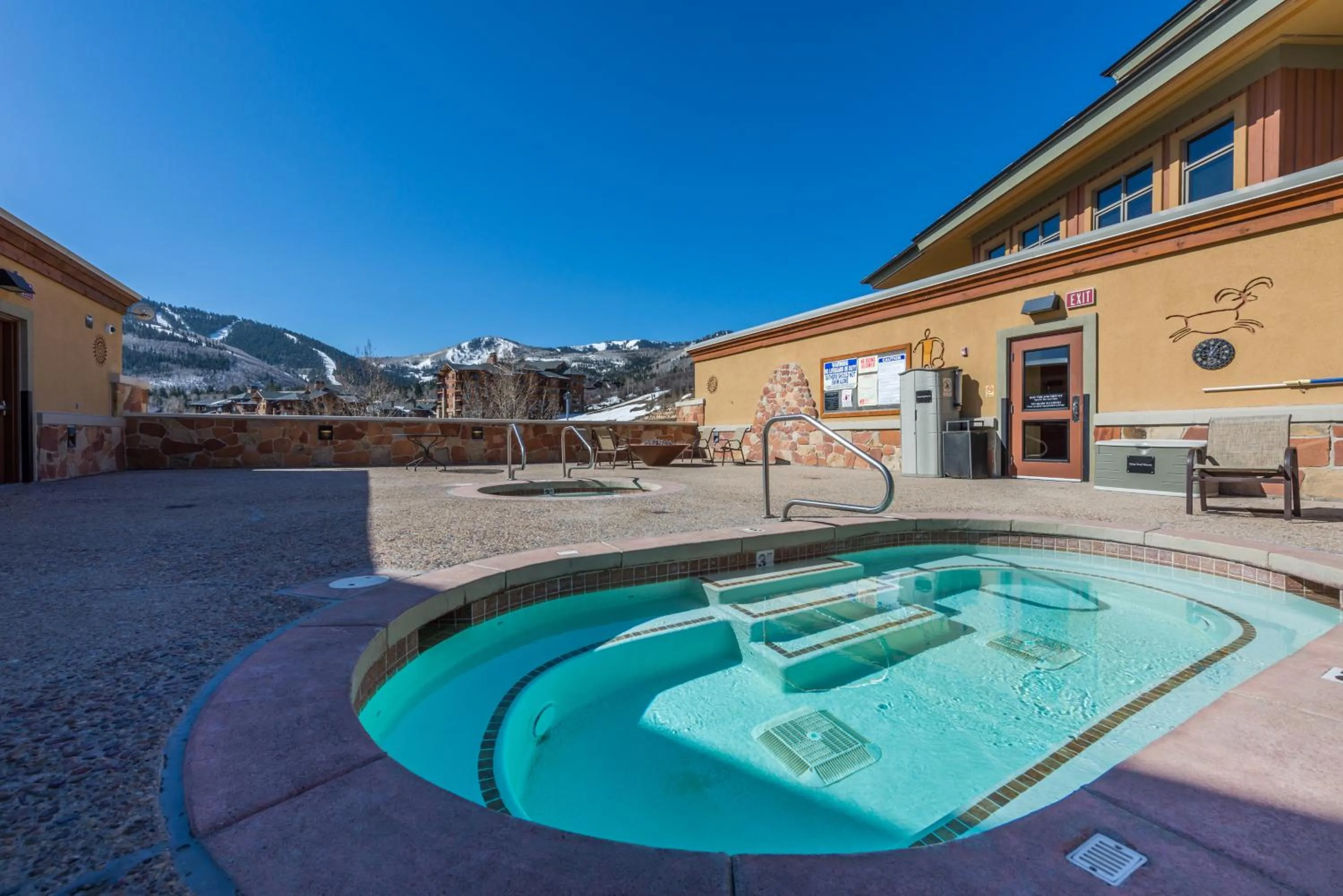 Hot Tub in Superior Ski In Ski out, Top floor Penthouse, Pool, Hot Tubs Conde Nast Forbes Award Winner B508