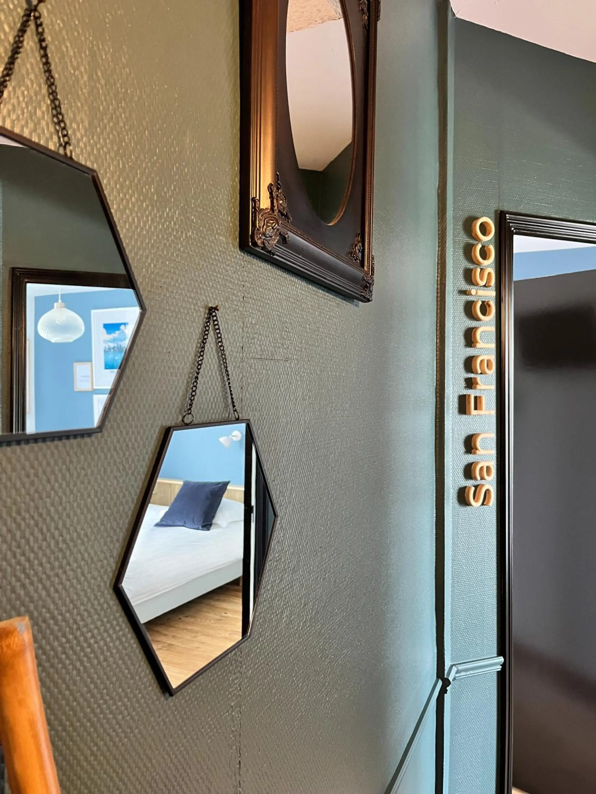 Decorative detail in Hôtel Restaurant La Maison