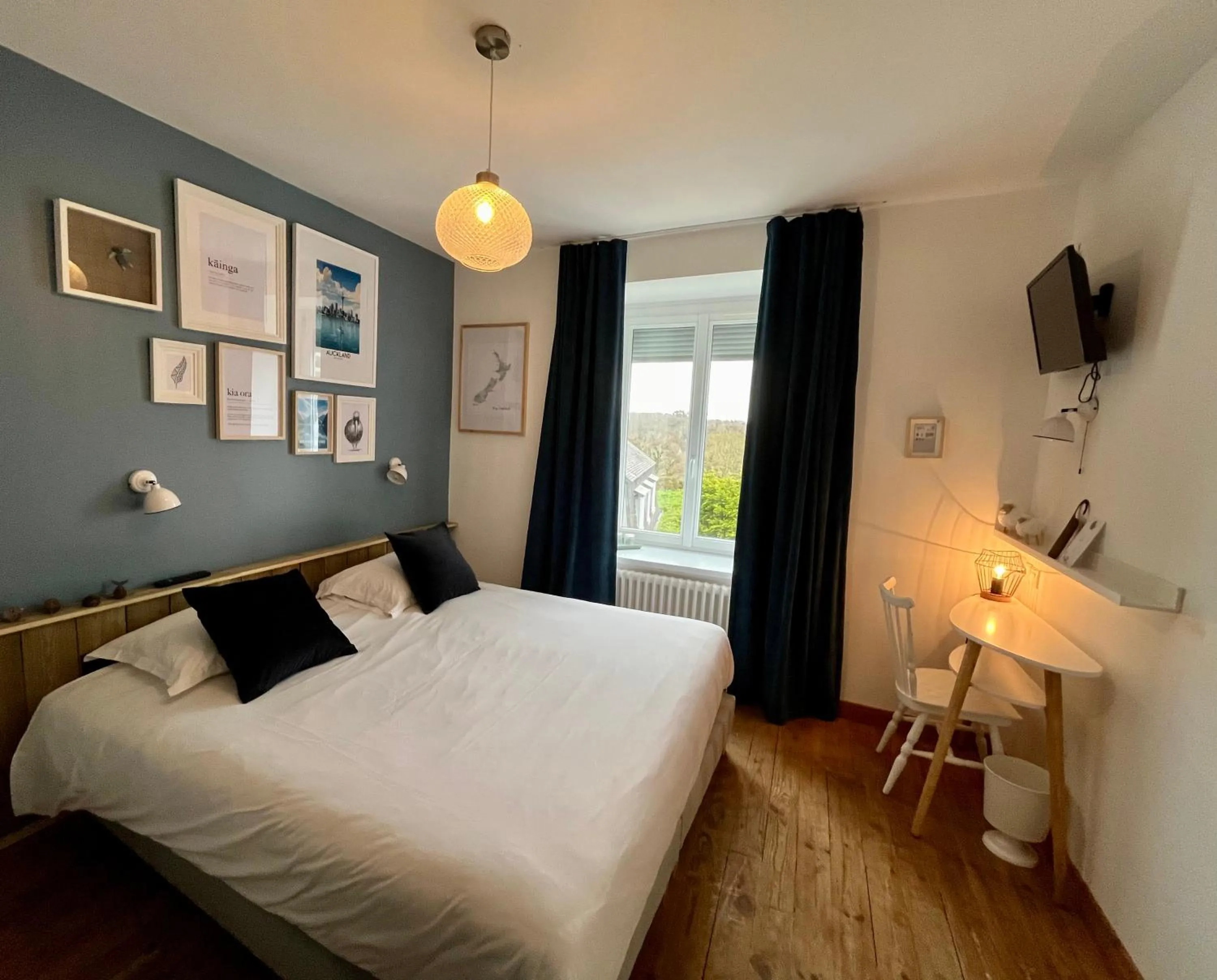 Decorative detail, Bed in Hôtel Restaurant La Maison