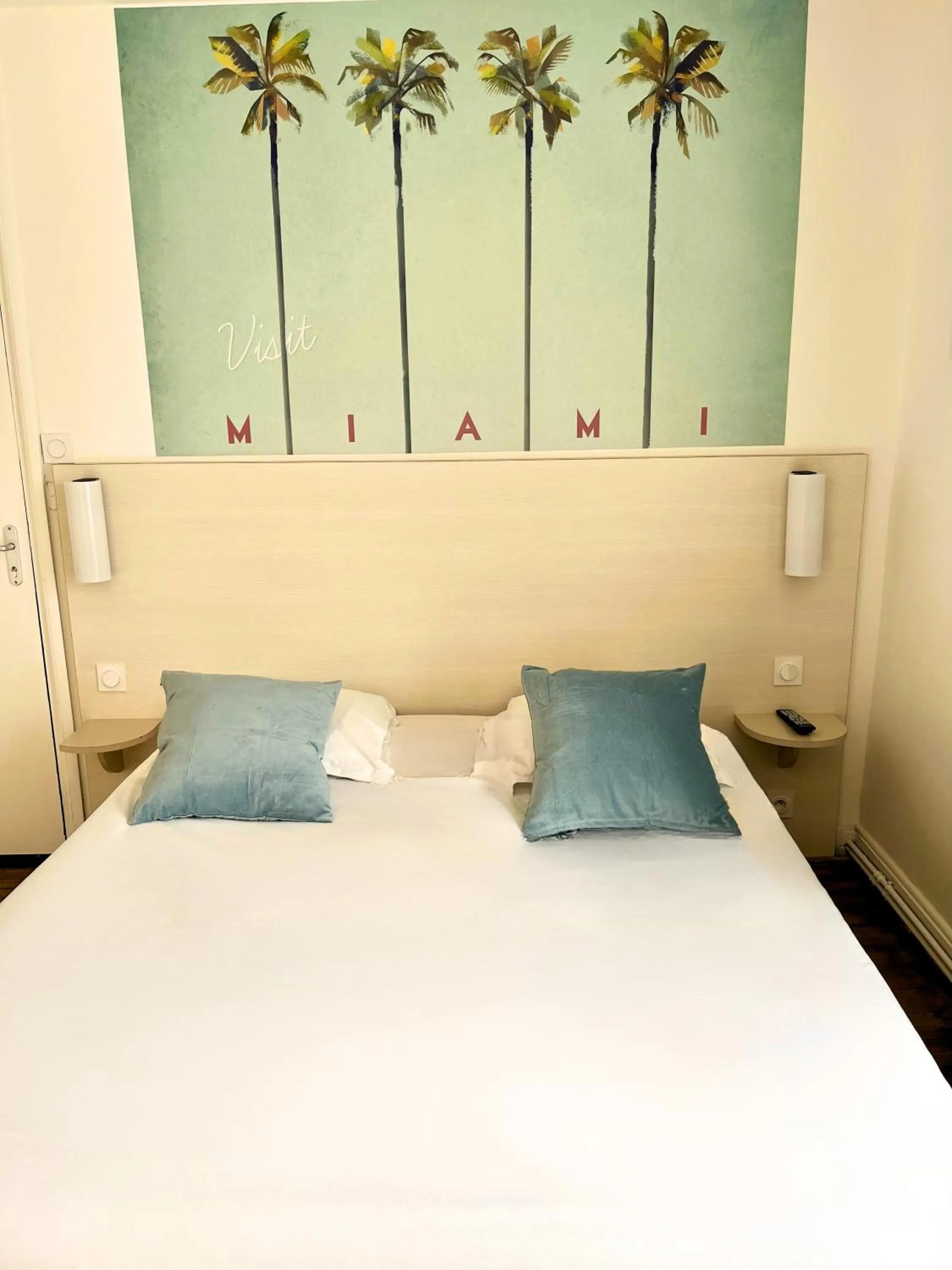 Bed in Hôtel Restaurant La Maison