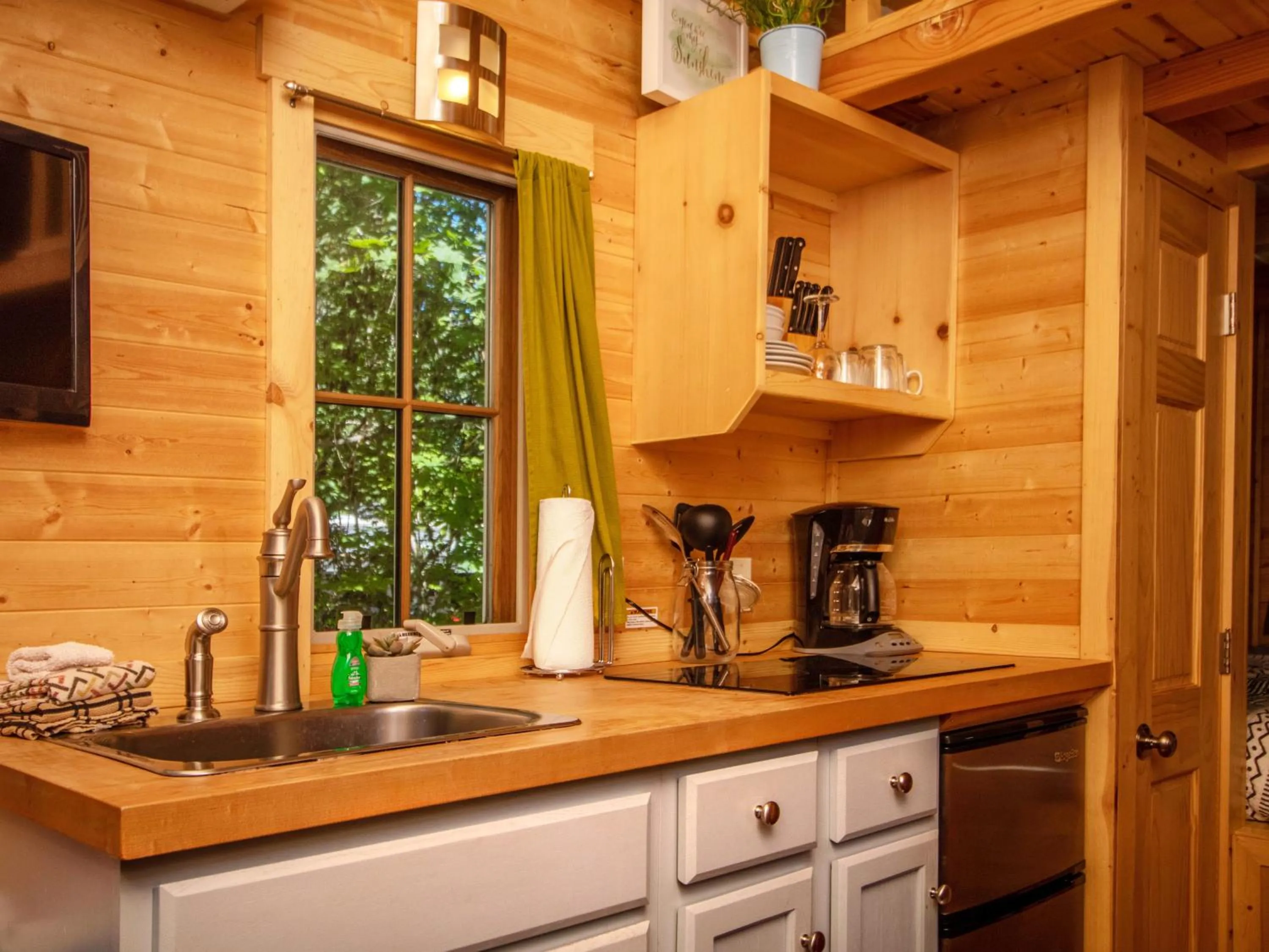 Coffee/tea facilities in Mt Hood Tiny House Village
