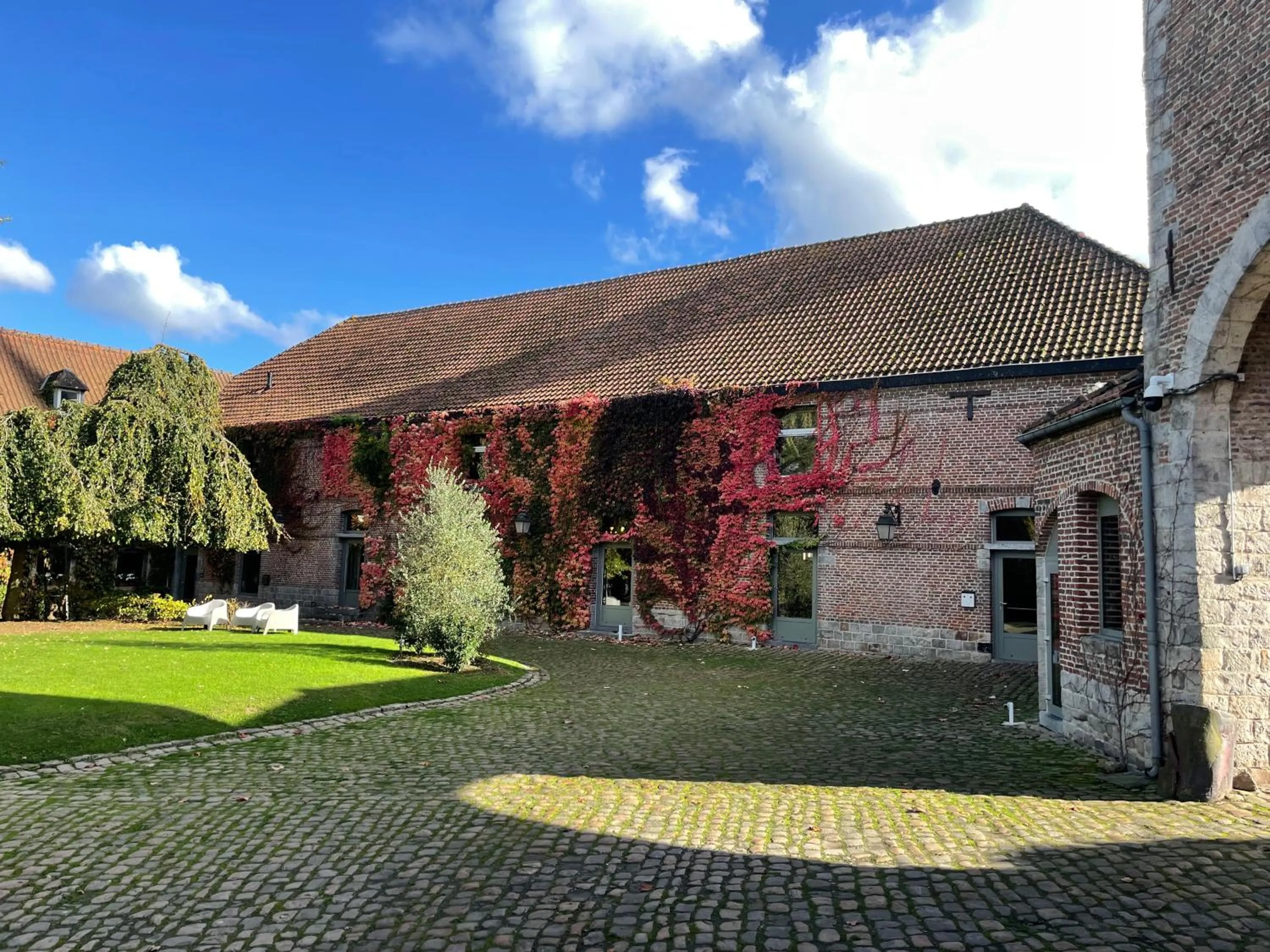 Garden view in LOGIS-Hôtel-Restaurant La Gentilhommière
