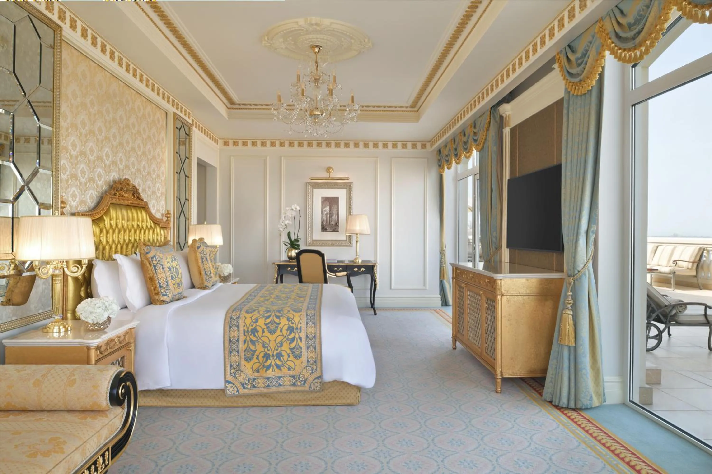 Photo of the whole room, Bed in Raffles The Palm