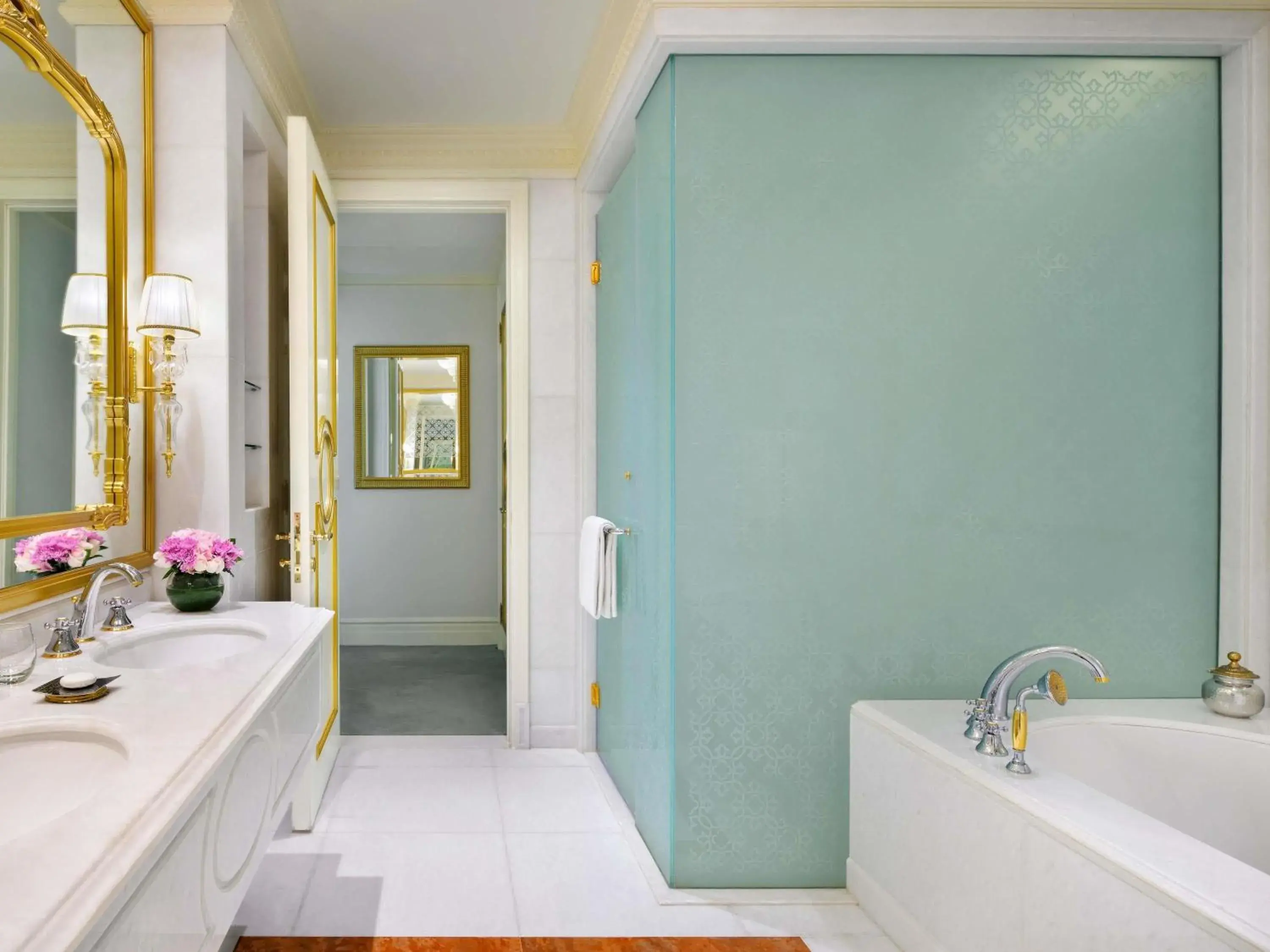 Bedroom in Raffles The Palm Bedroom in Raffles The Palm