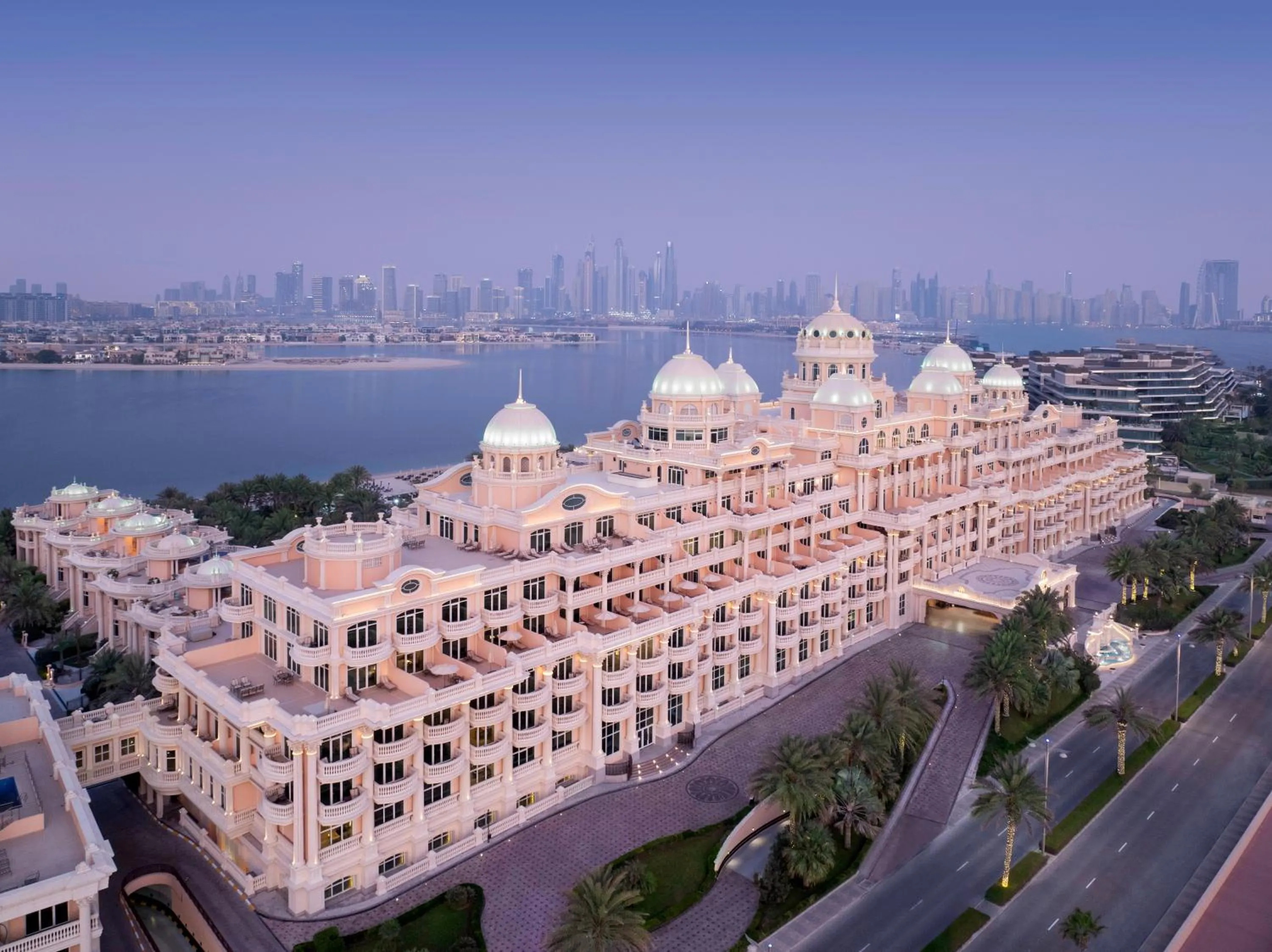 Property building in Raffles The Palm