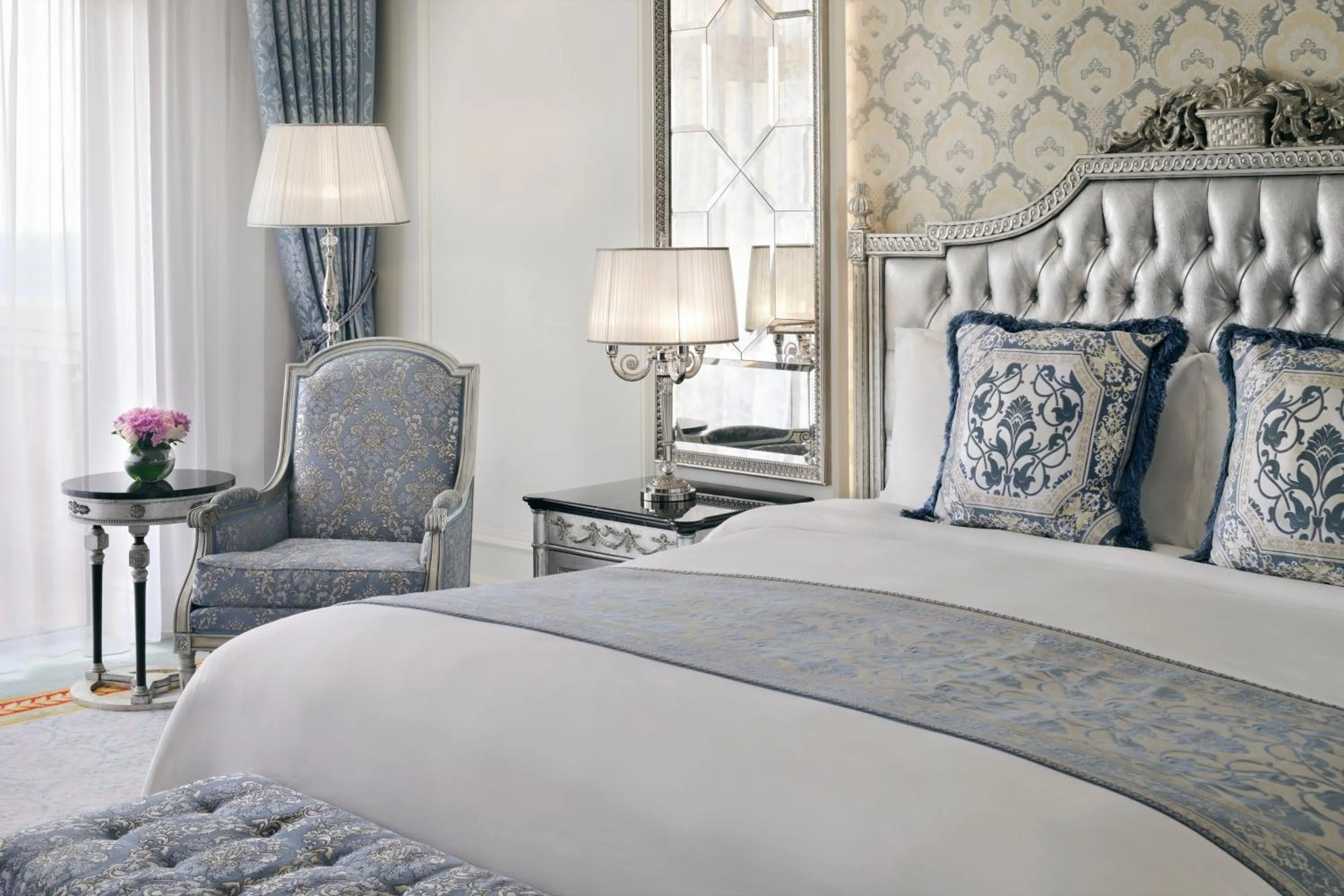 Bed in Raffles The Palm