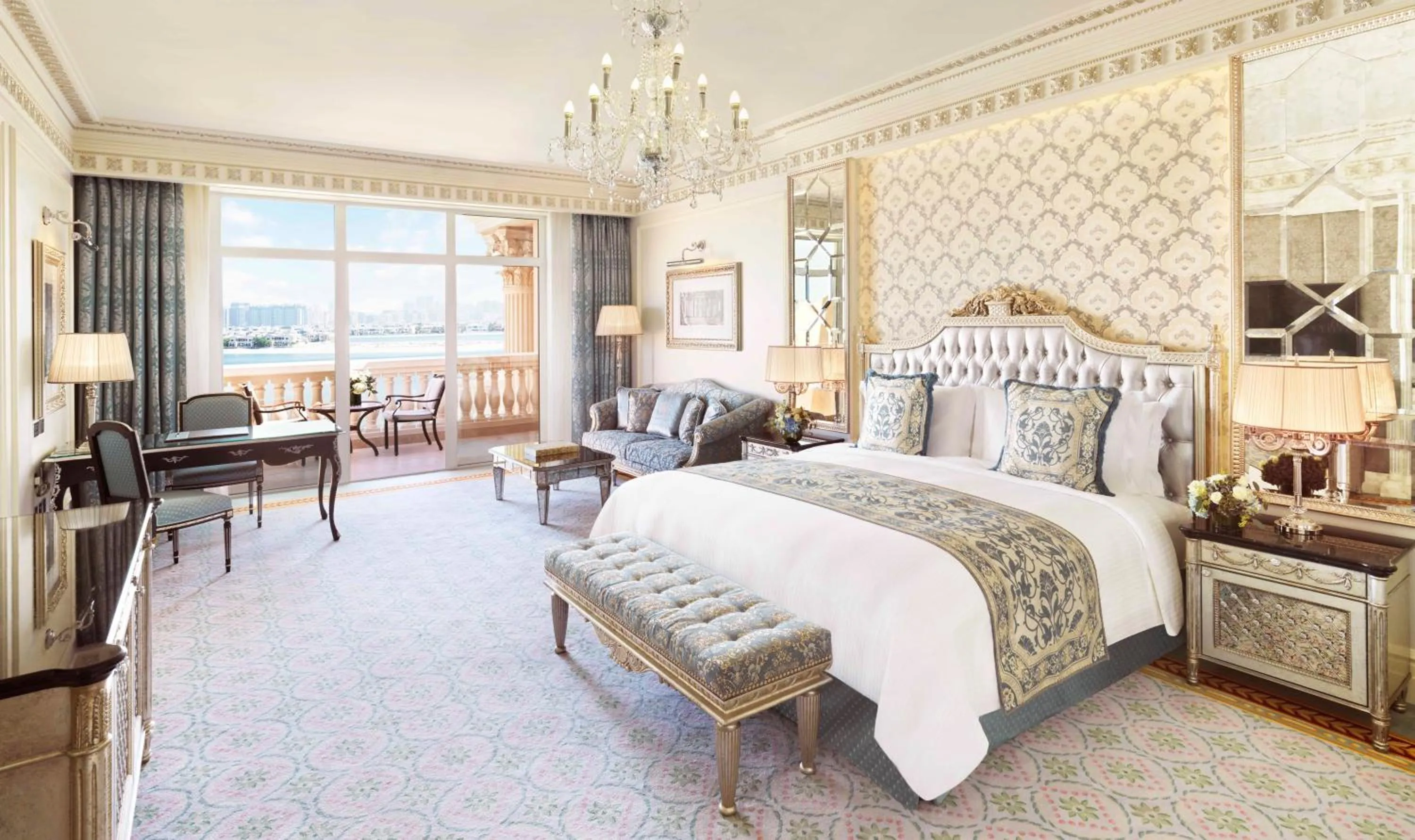 Bed in Raffles The Palm