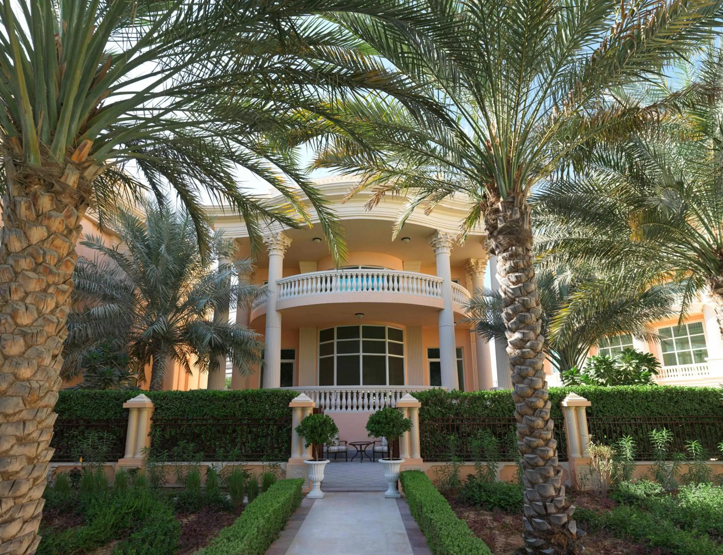 Photo of the whole room in Raffles The Palm