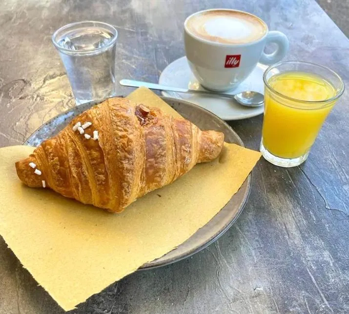 Restaurant/places to eat in Victory Rooms