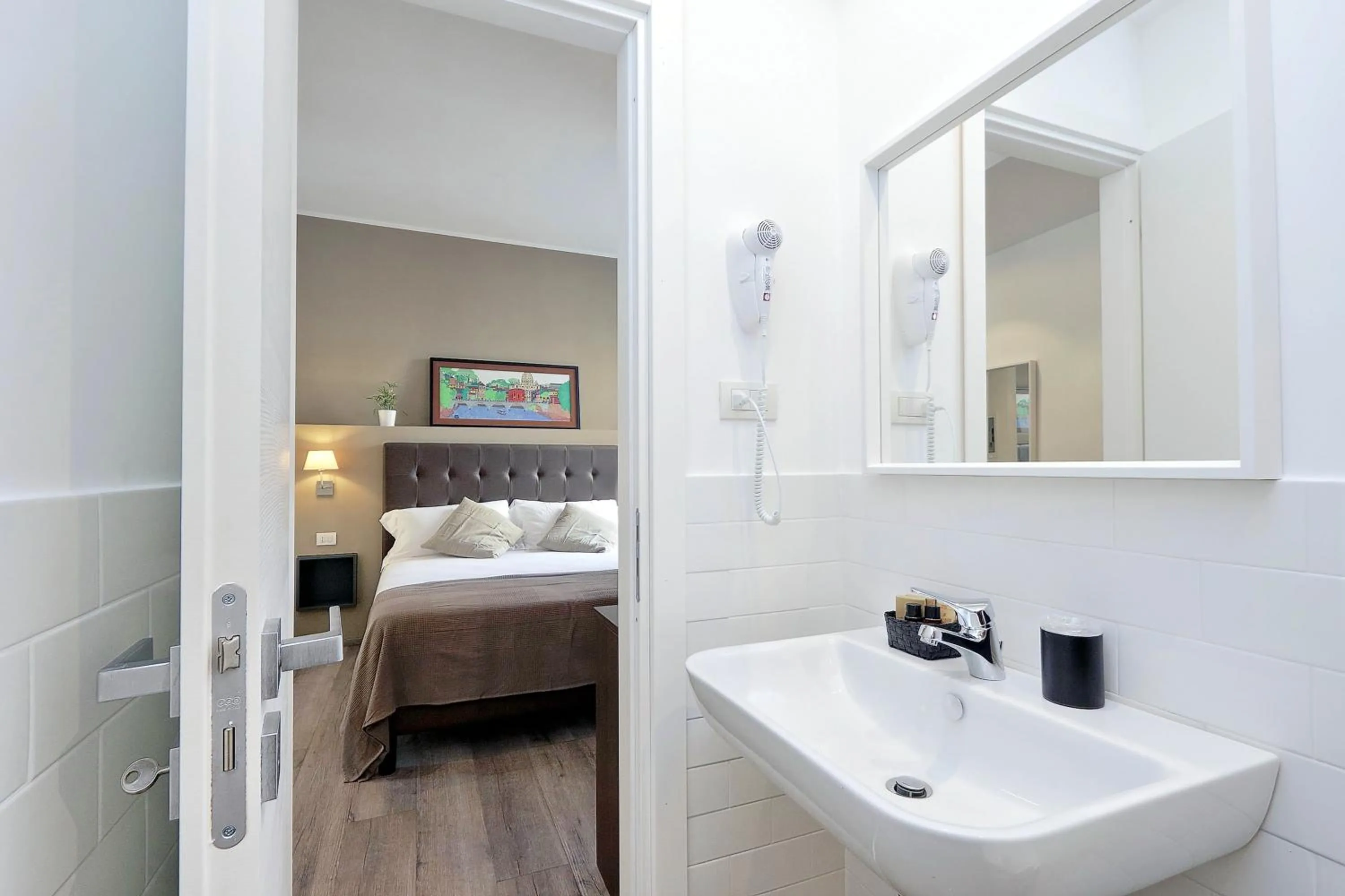 Bathroom, Bed in Victory Rooms