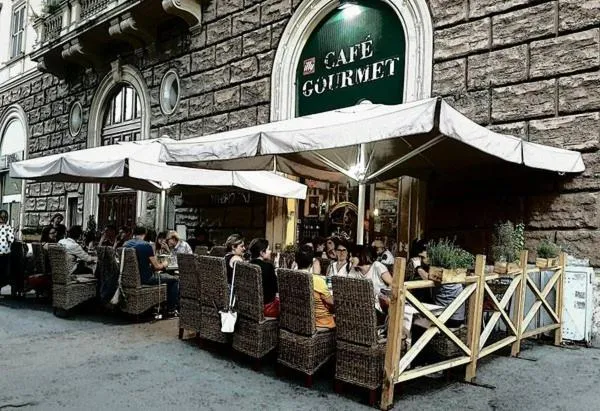 Restaurant/places to eat in Victory Rooms