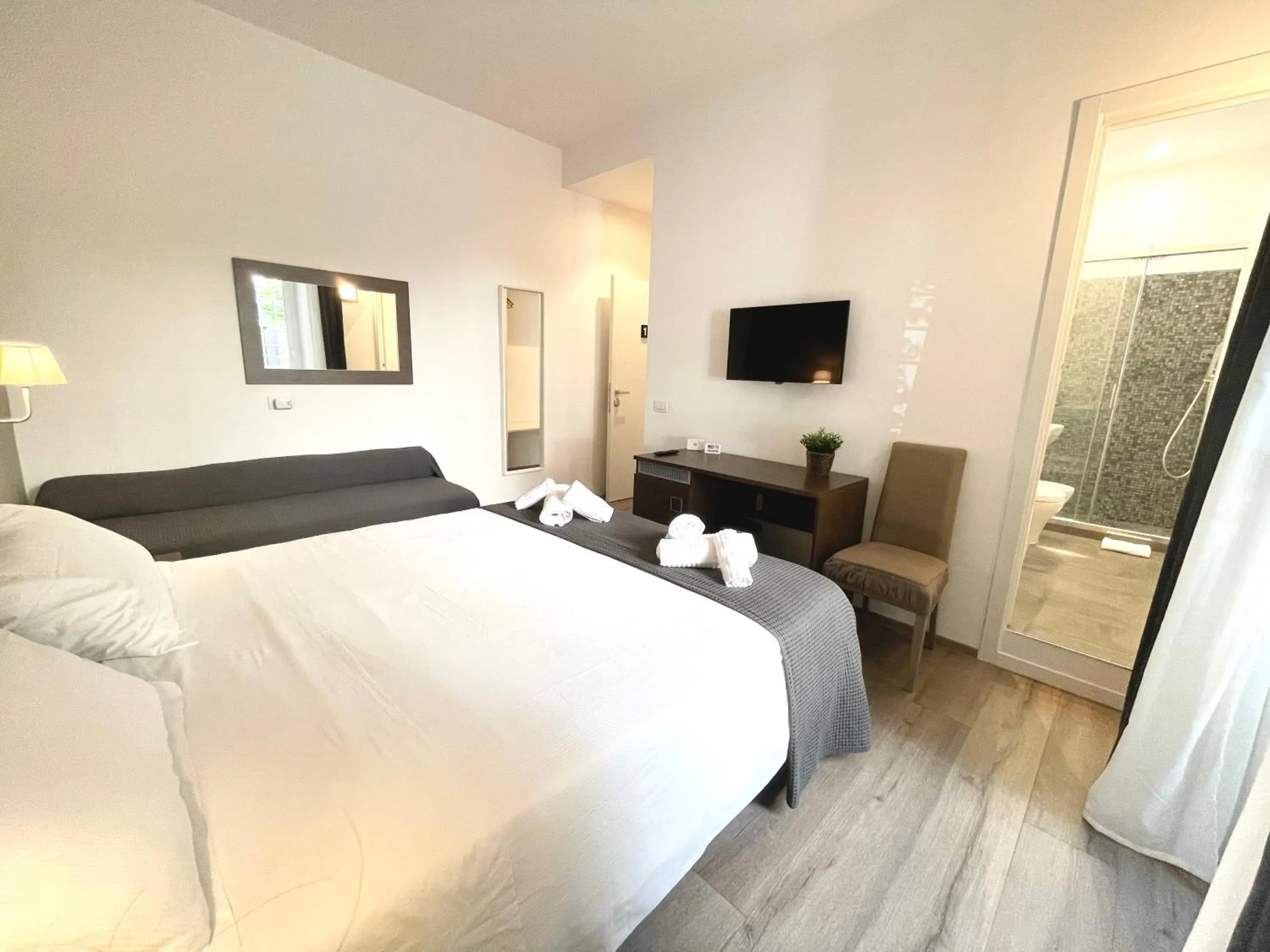 Bedroom, Bed in Victory Rooms