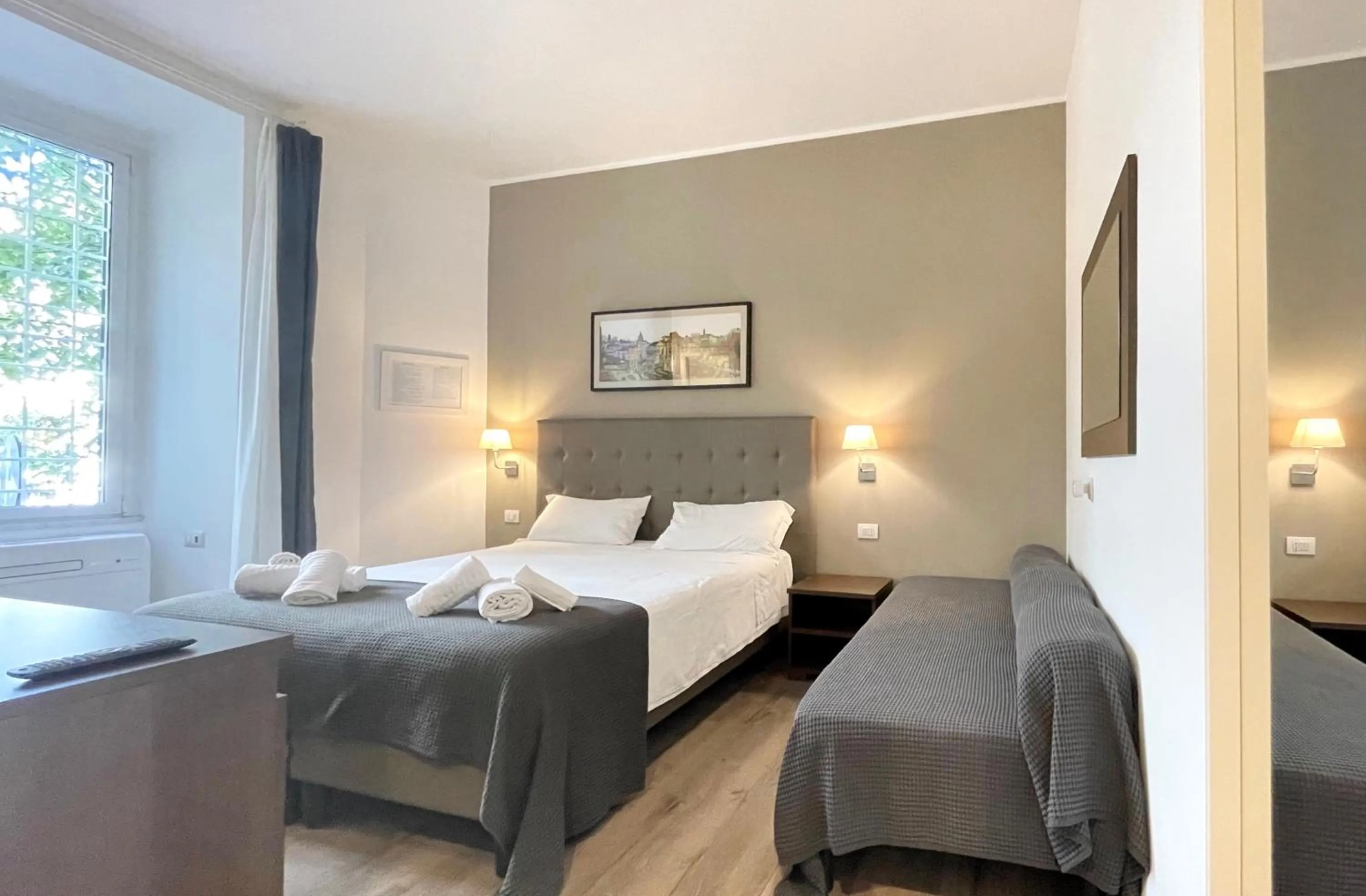 Bedroom, Bed in Victory Rooms