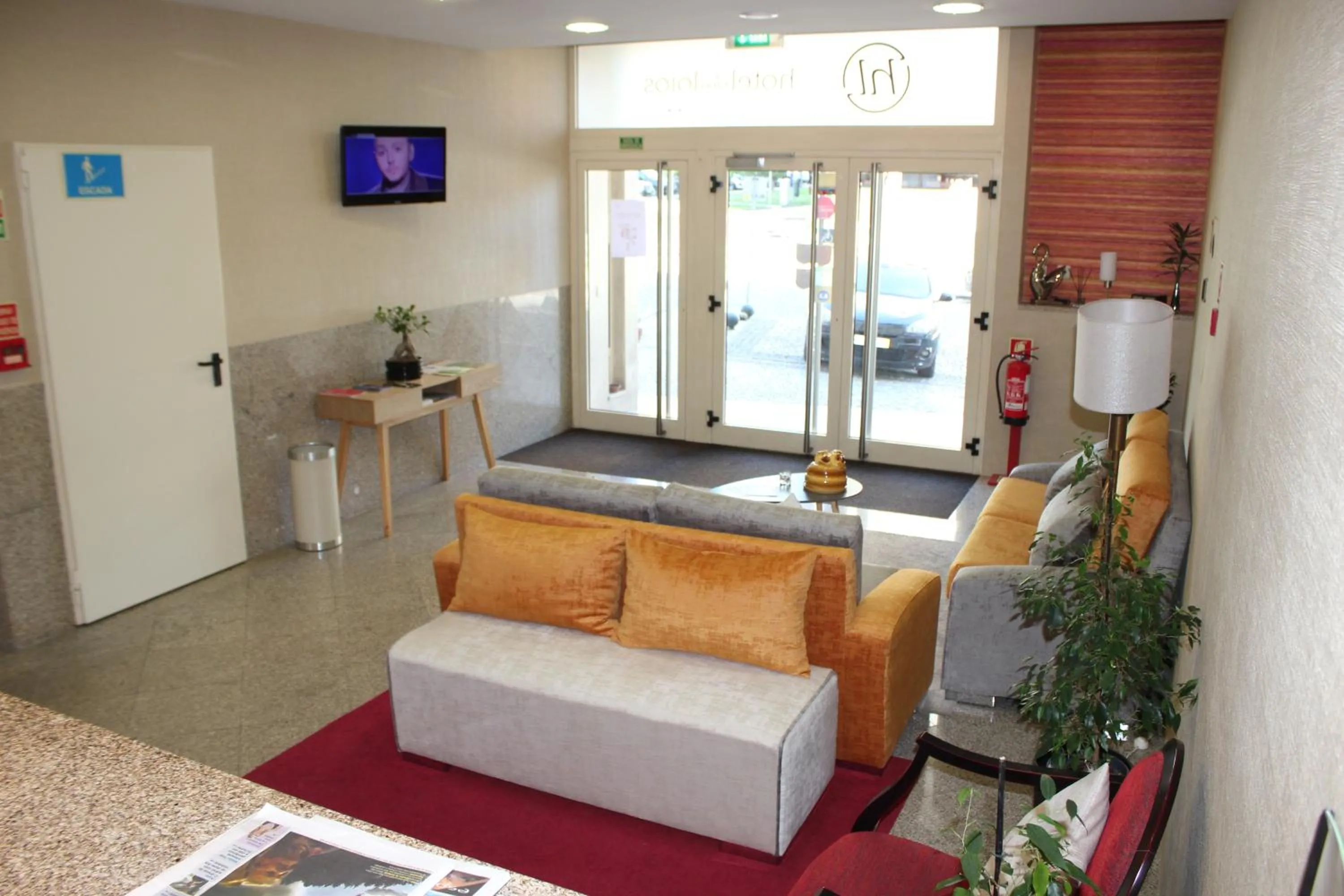 Communal lounge/ TV room in Hotel dos Loios
