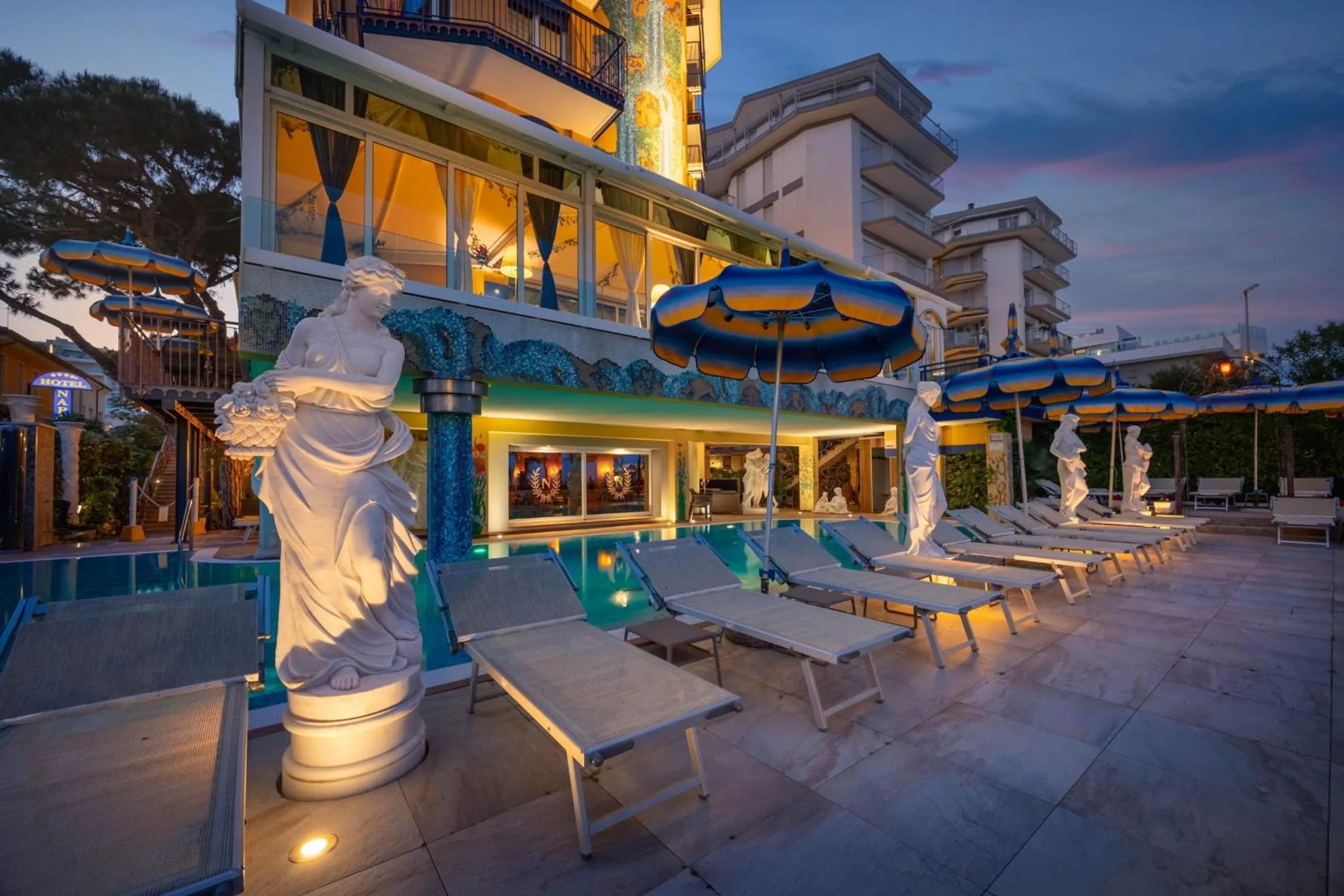 Swimming pool in Hotel Napoleon