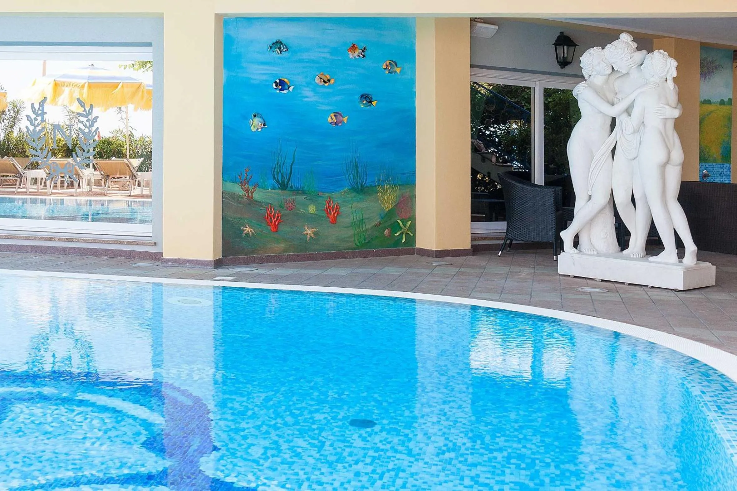 Swimming pool in Hotel Napoleon