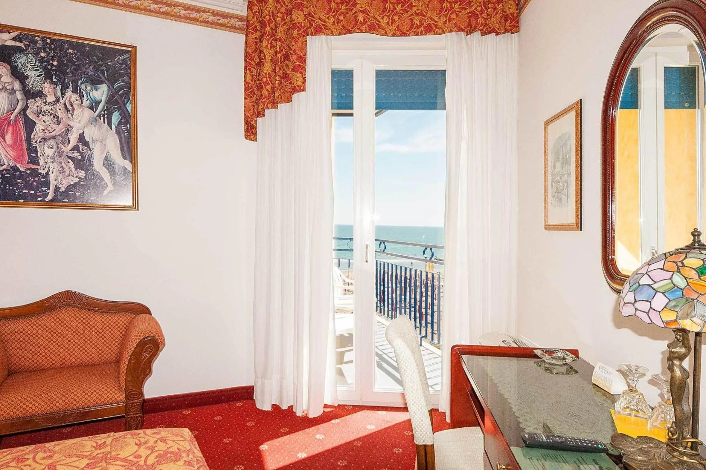 Photo of the whole room in Hotel Napoleon