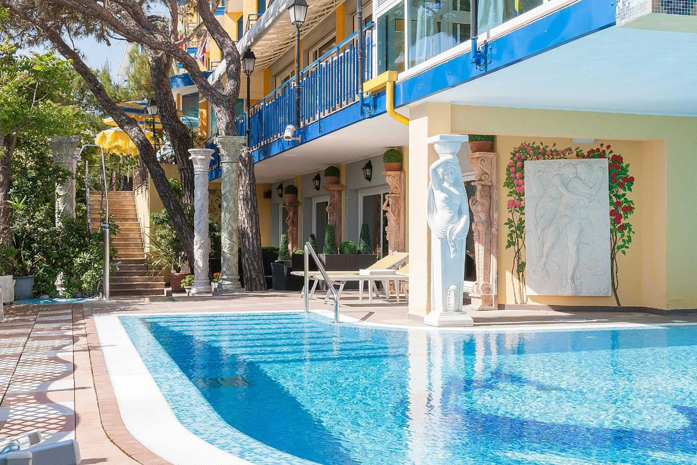 Swimming pool in Hotel Napoleon