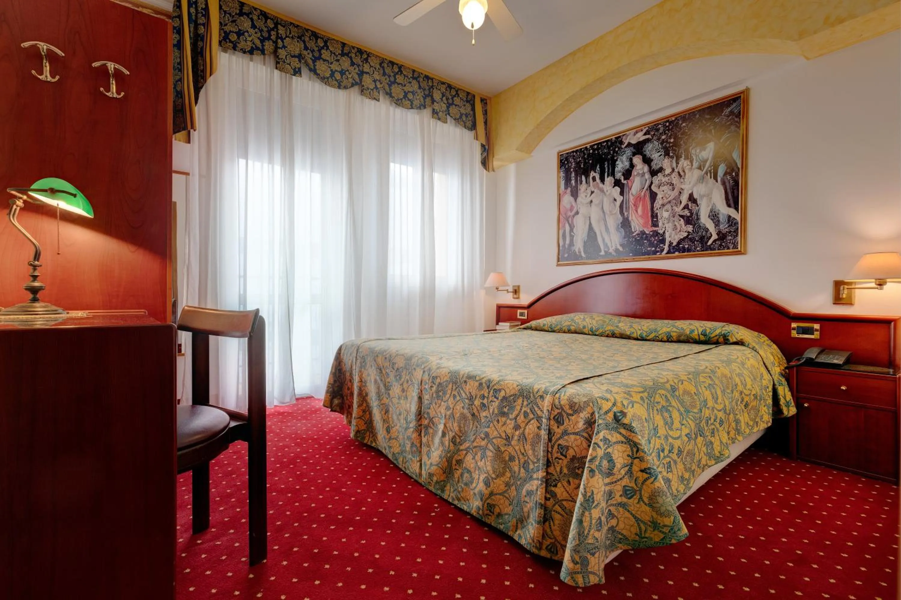 Bed in Hotel Napoleon