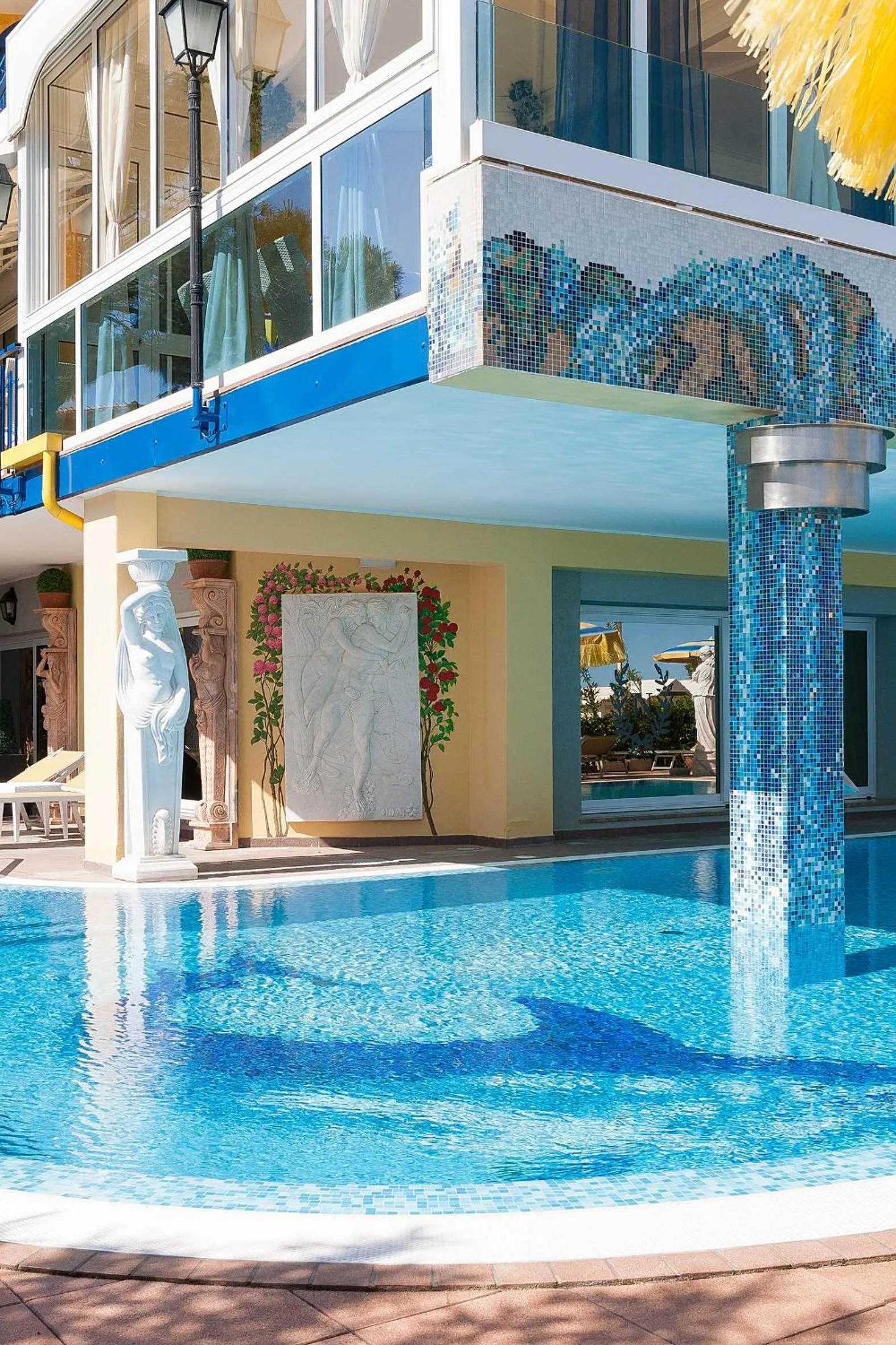 Swimming pool in Hotel Napoleon