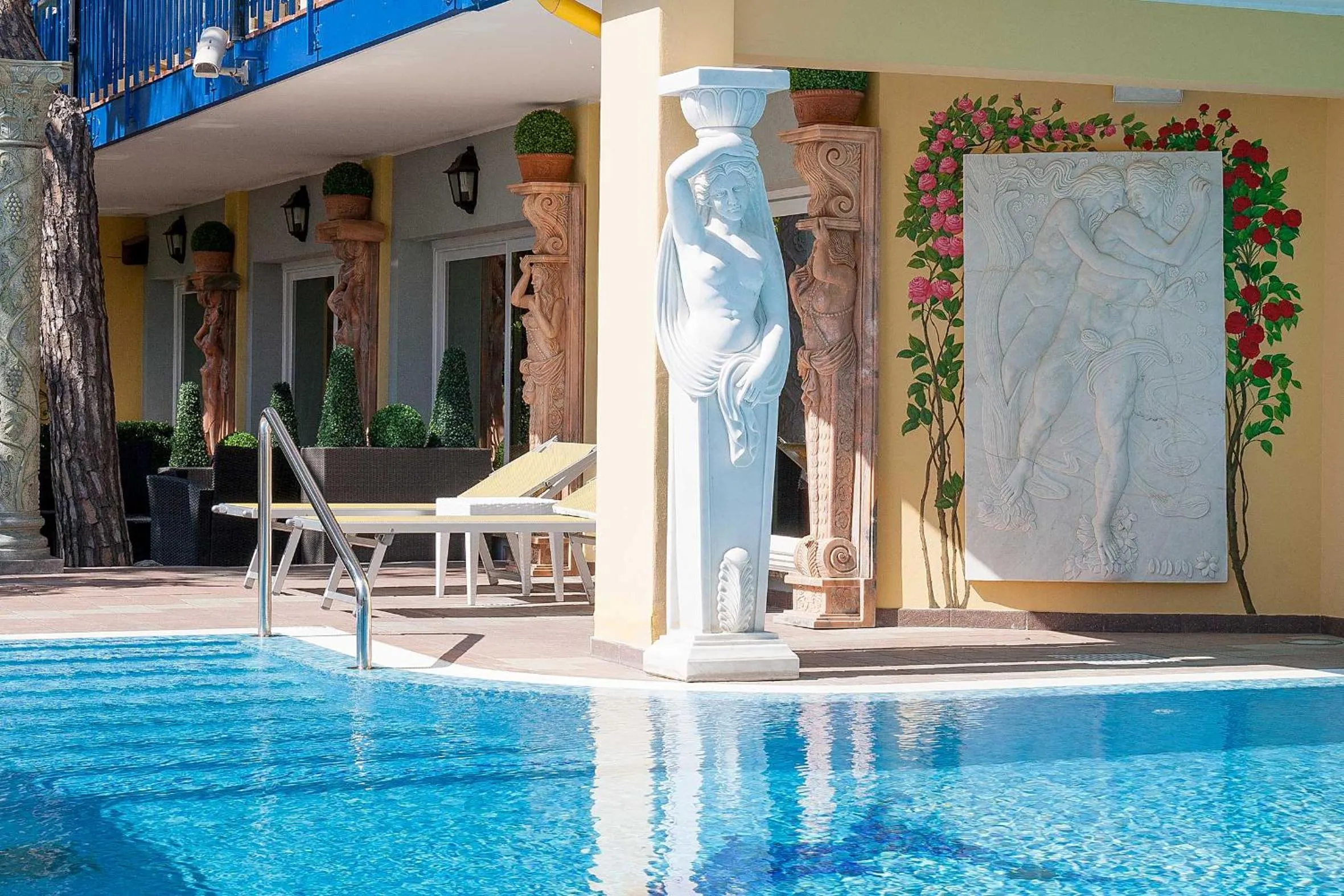 Swimming pool in Hotel Napoleon
