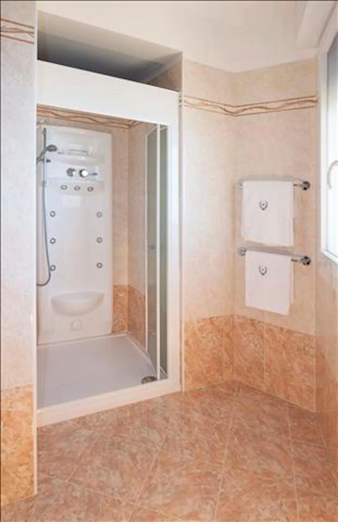 Shower in Hotel Napoleon