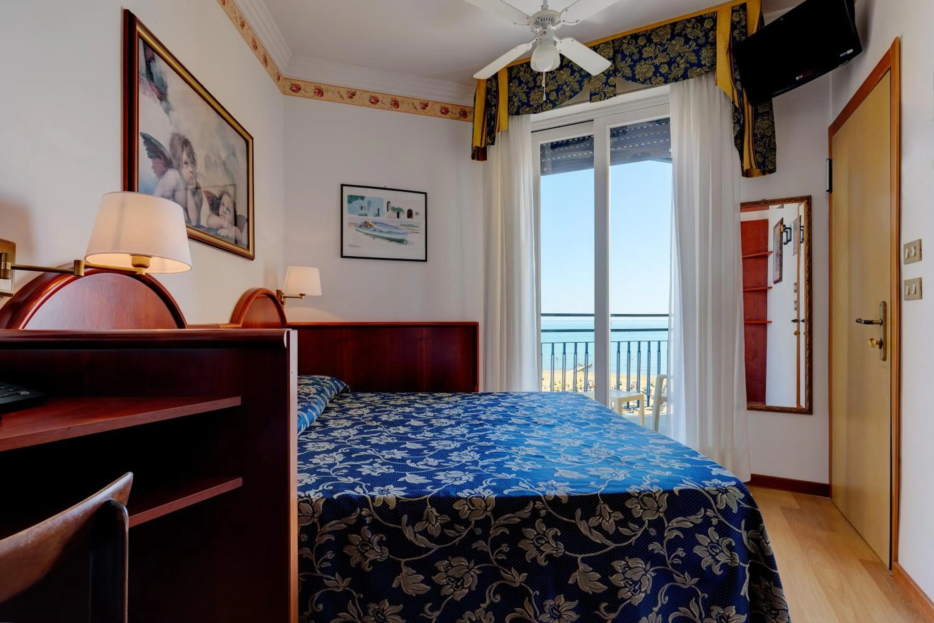 Bed in Hotel Napoleon