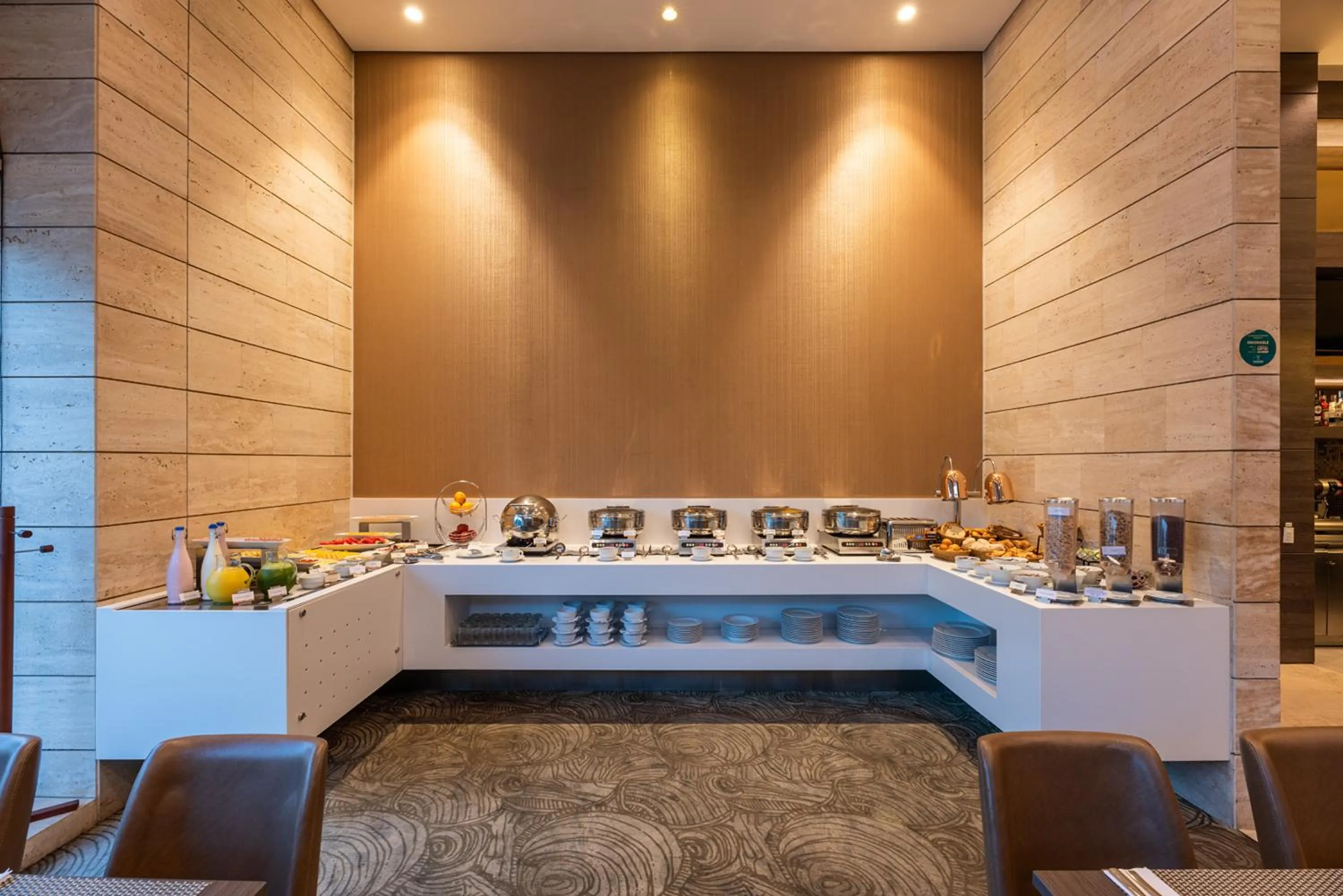 Restaurant/places to eat in Estelar La Torre Suites