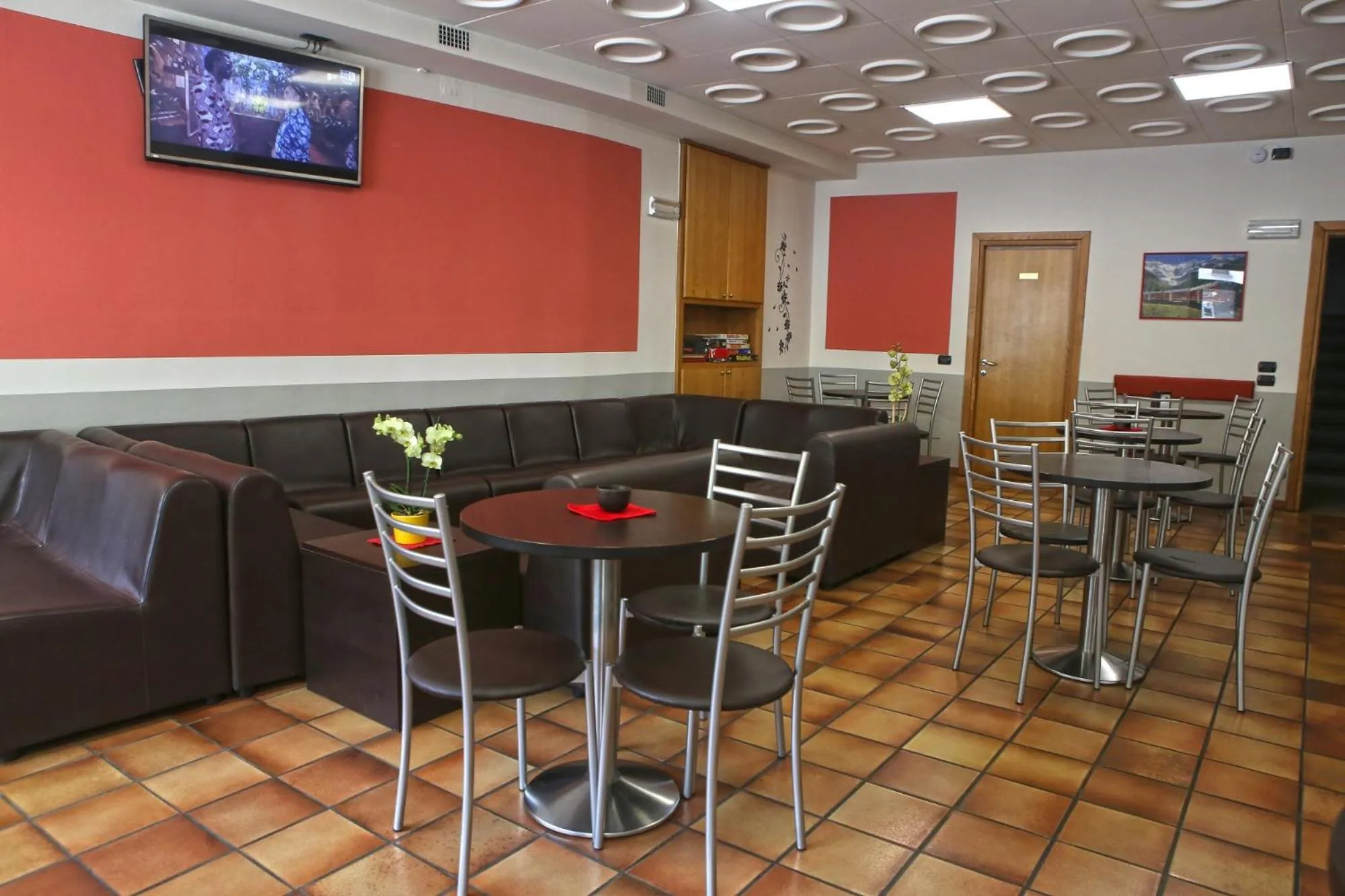 Communal lounge/ TV room in Albergo Gusmeroli