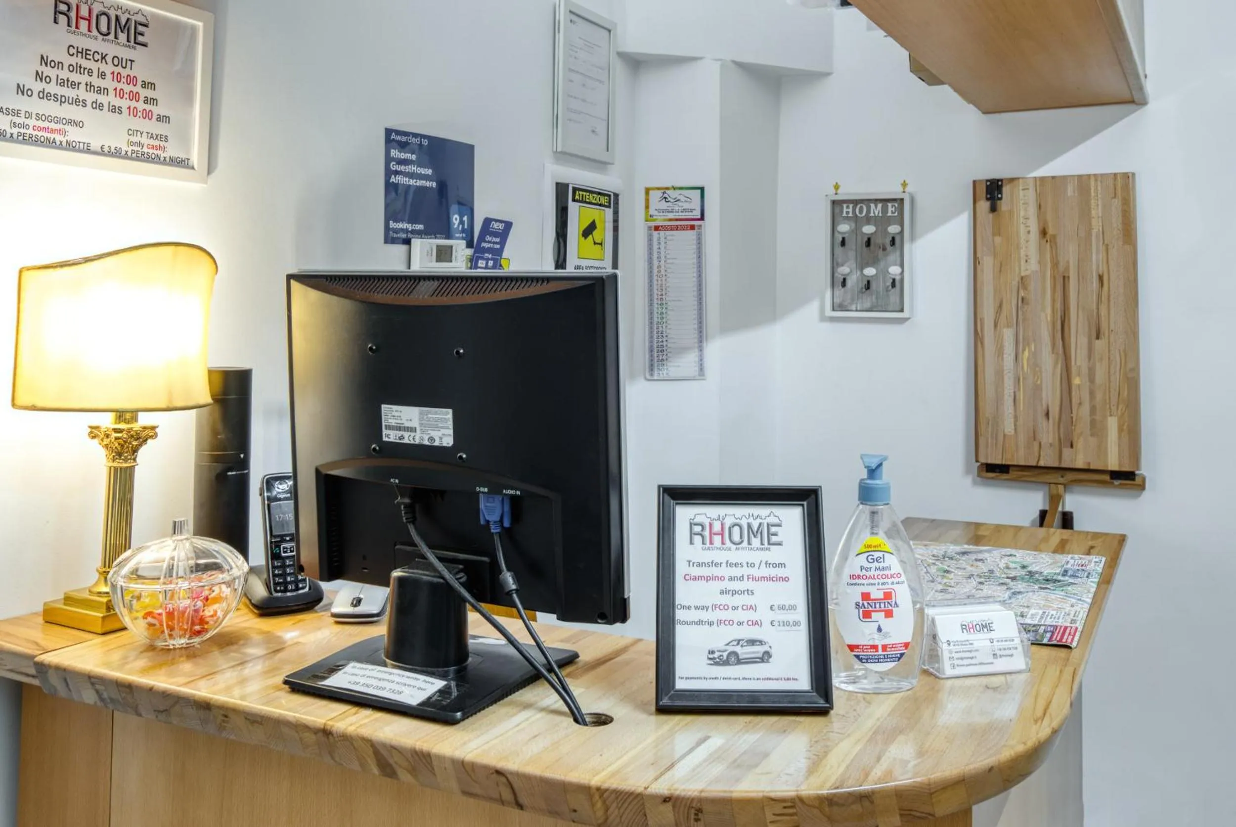 Lobby or reception in Rhome Guest House