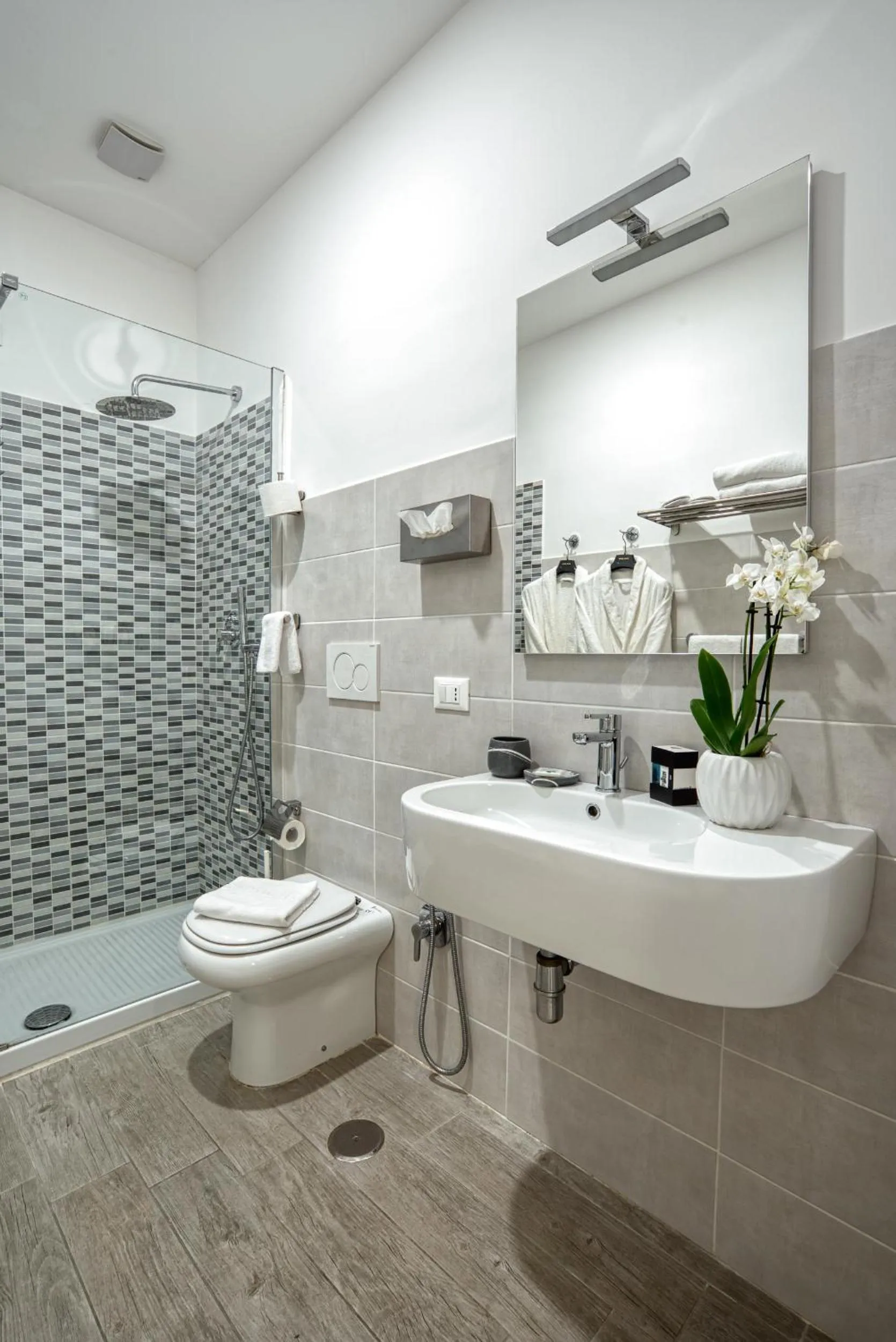 Bathroom in Rhome Guest House