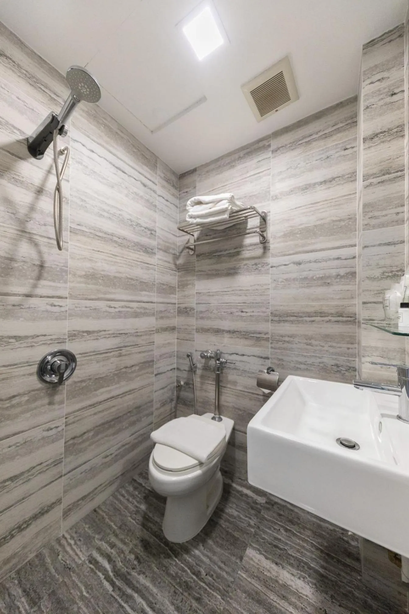 Bathroom in Butternut Tree Hotel