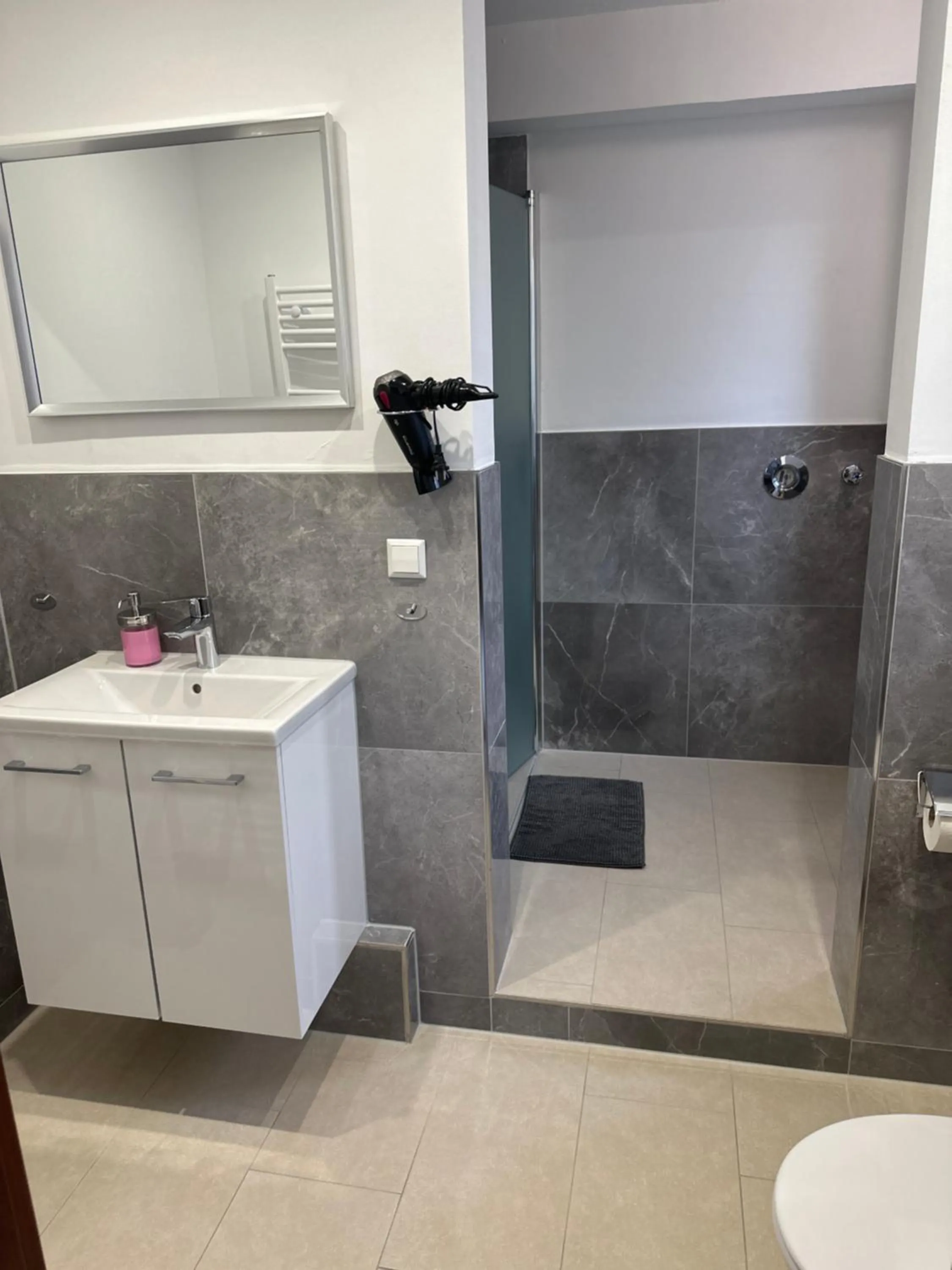 Bathroom in Hotel Bouzid - Laatzen