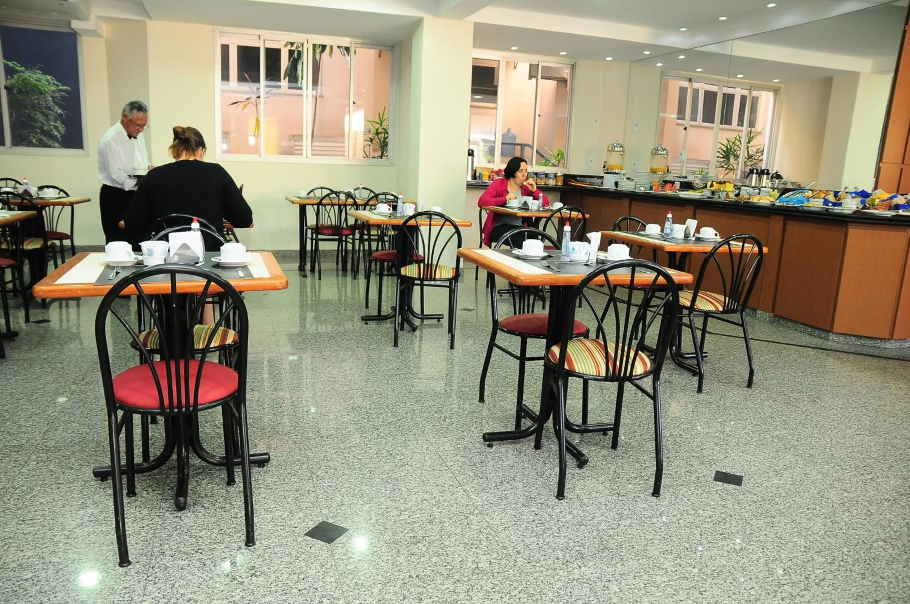 Restaurant/places to eat in Hotel Riviera